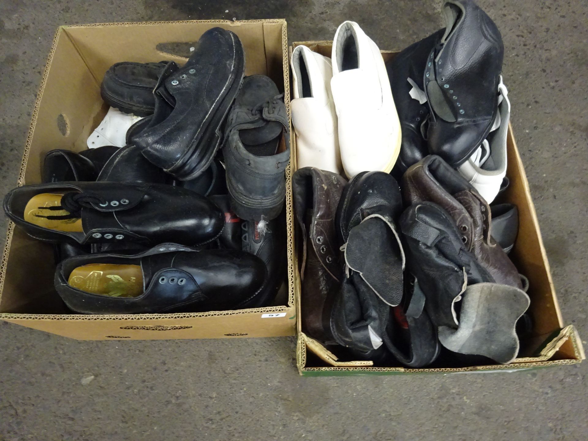 X2 BOXES OF WORKSHOES & WORK BOOTS (VARIETY OF DESIGNS & SIZES)