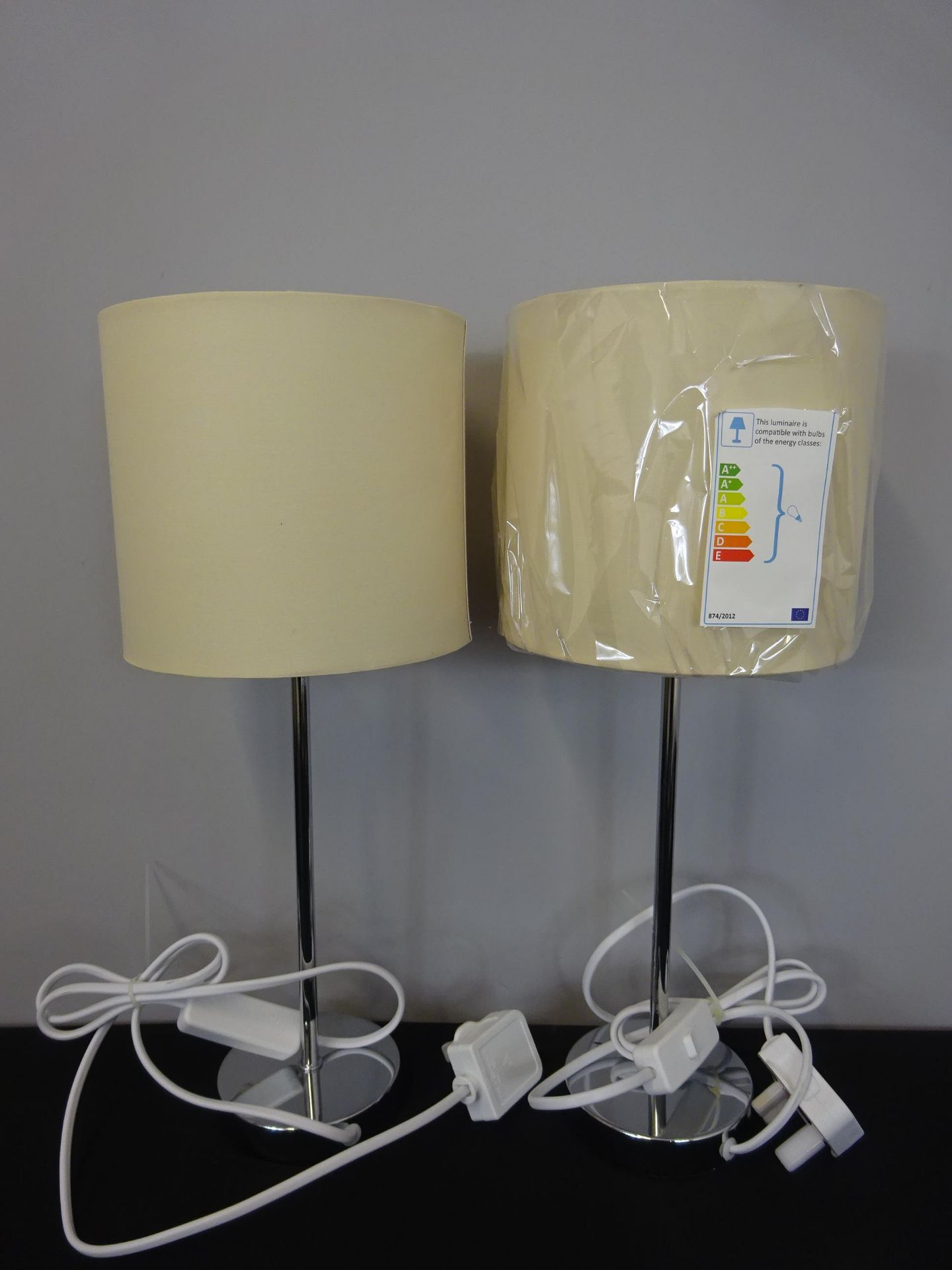 BOX OF 12 BRAND NEW METAL LAMPS AND SHADES, 40CM HEIGHT. RRP £19.99 EACH - Image 2 of 3