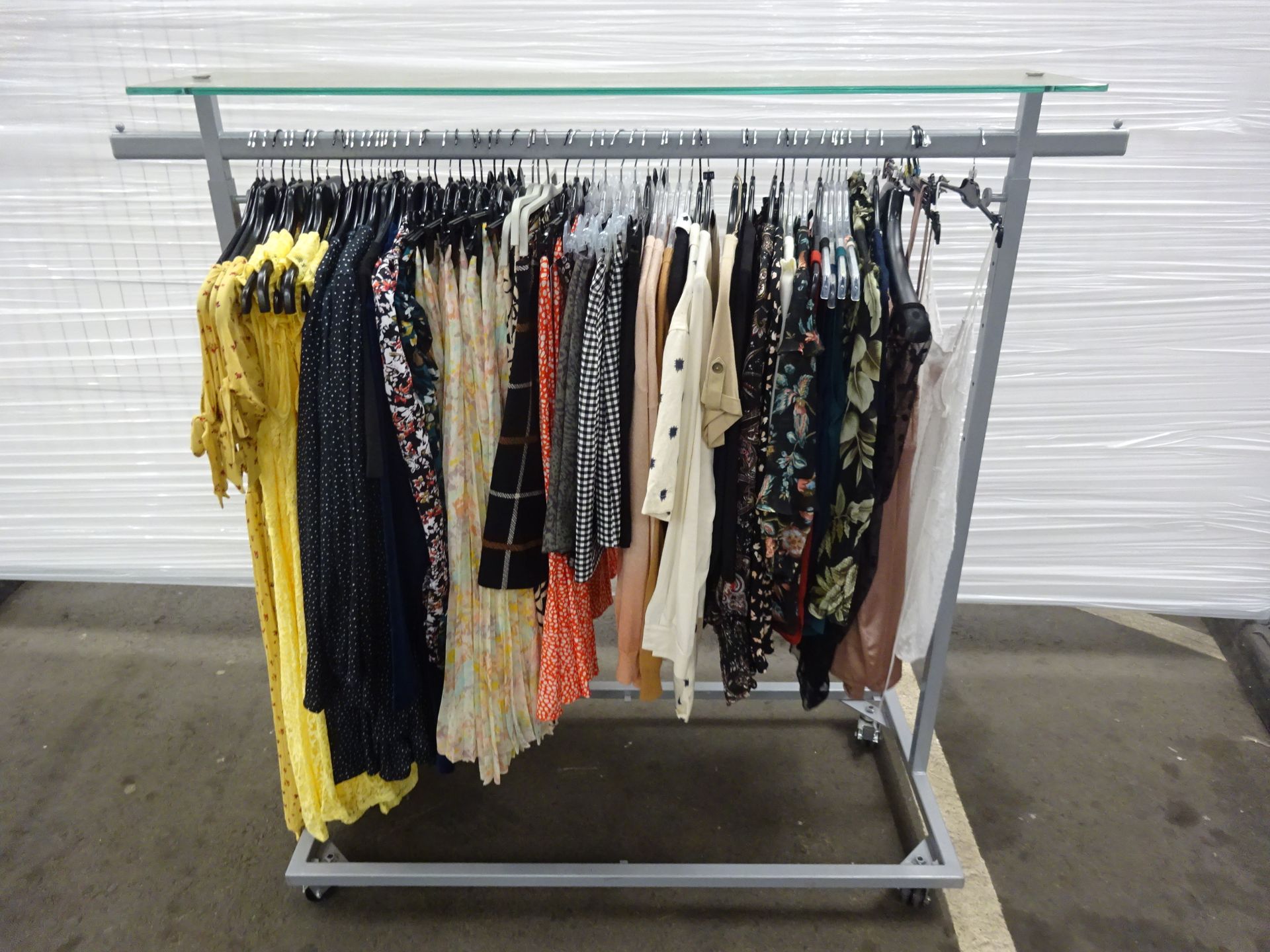 APPROX 500PCS OF DEBENHAMS WOMENS CLOTHING WITH AN APPROX RRP OF £20,000. - Image 12 of 18