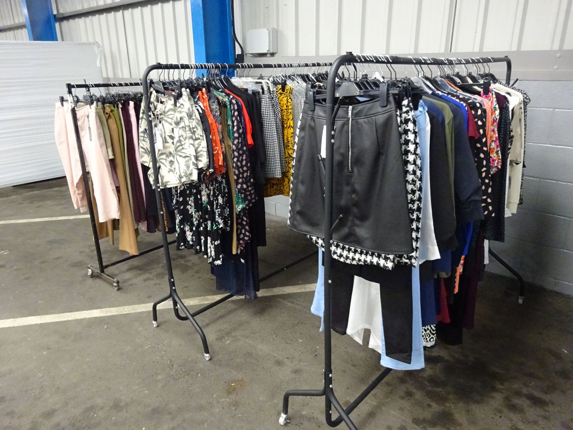 APPROX 500PCS OF DEBENHAMS WOMENS CLOTHING WITH AN APPROX RRP OF £20,000. - Image 6 of 18