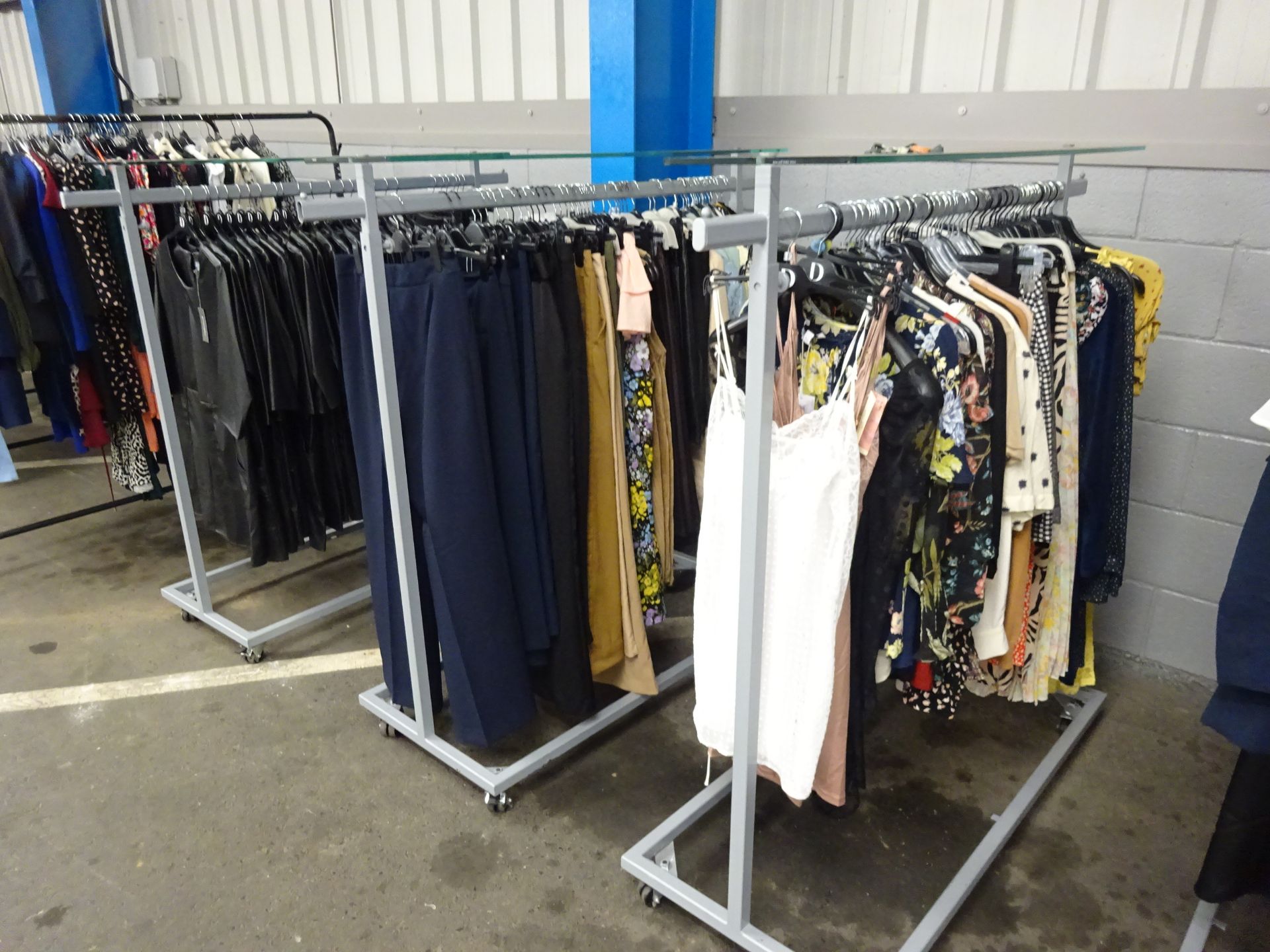 APPROX 500PCS OF DEBENHAMS WOMENS CLOTHING WITH AN APPROX RRP OF £20,000. - Image 5 of 18