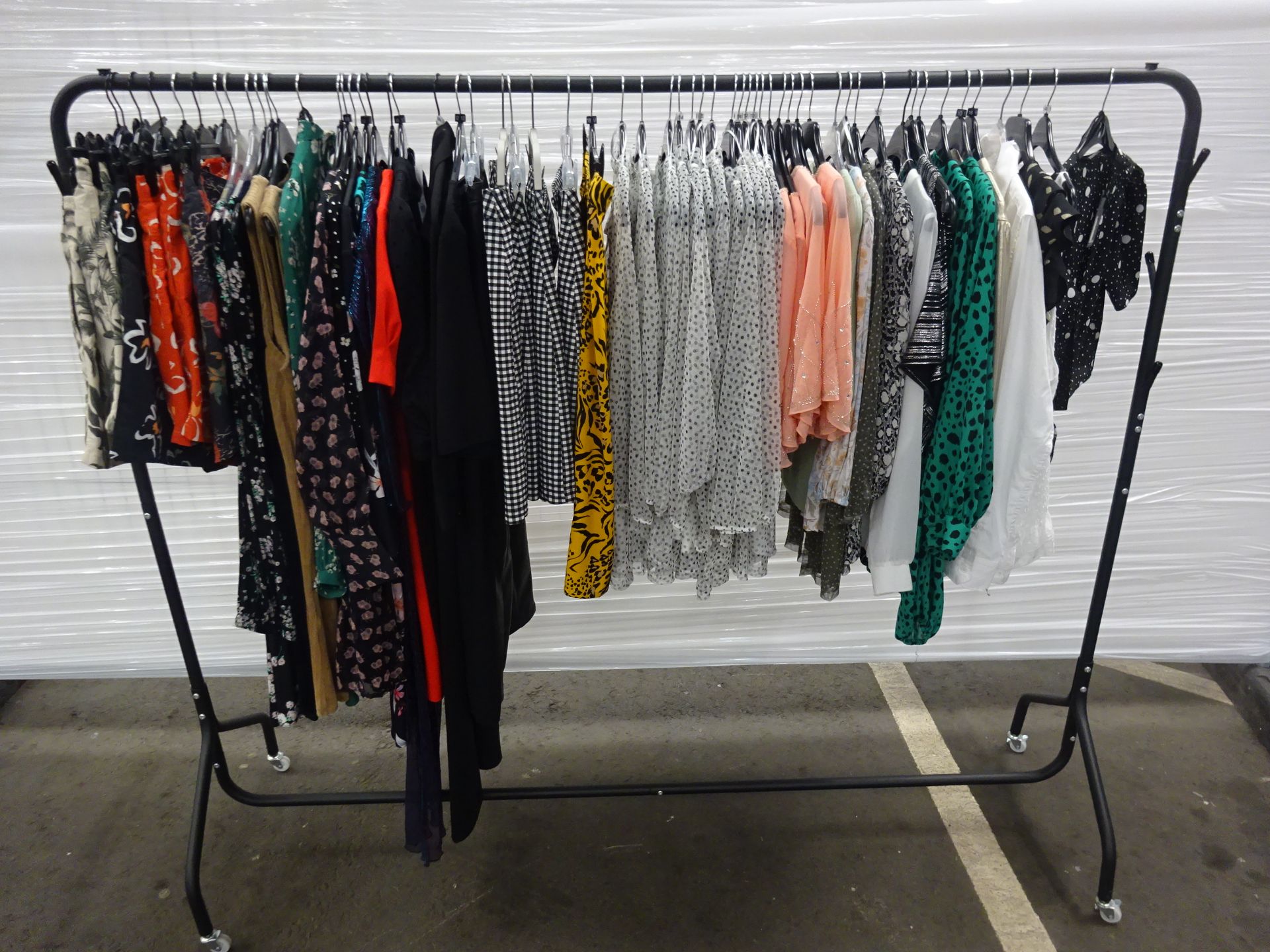 APPROX 500PCS OF DEBENHAMS WOMENS CLOTHING WITH AN APPROX RRP OF £20,000. - Image 8 of 18