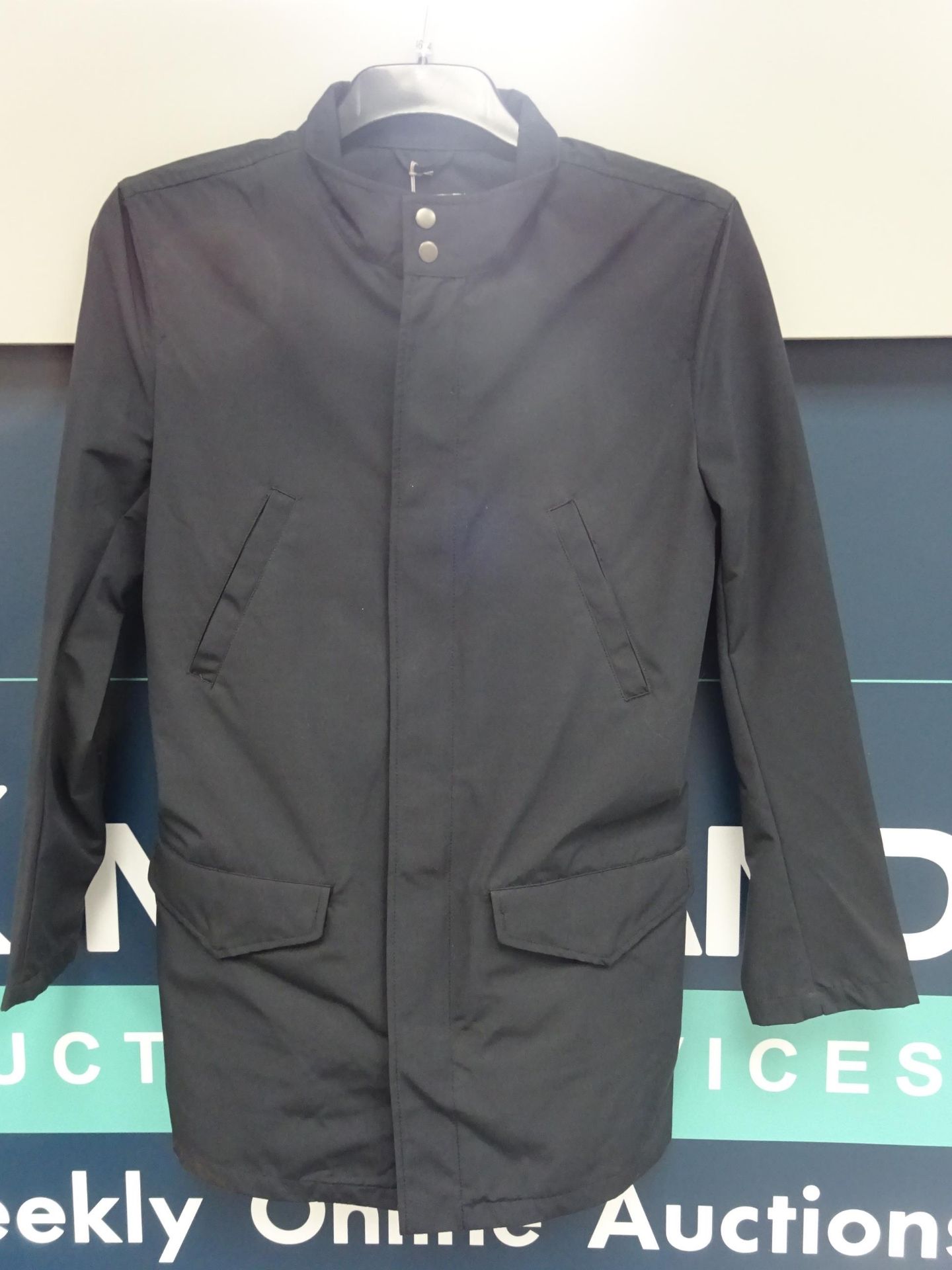 320PCS OF MENS DEBENHAMS CLOTHING WITH AN APPROX RRP OF £10500, INCLUDES SHIRTS AND COATS. - Image 21 of 26