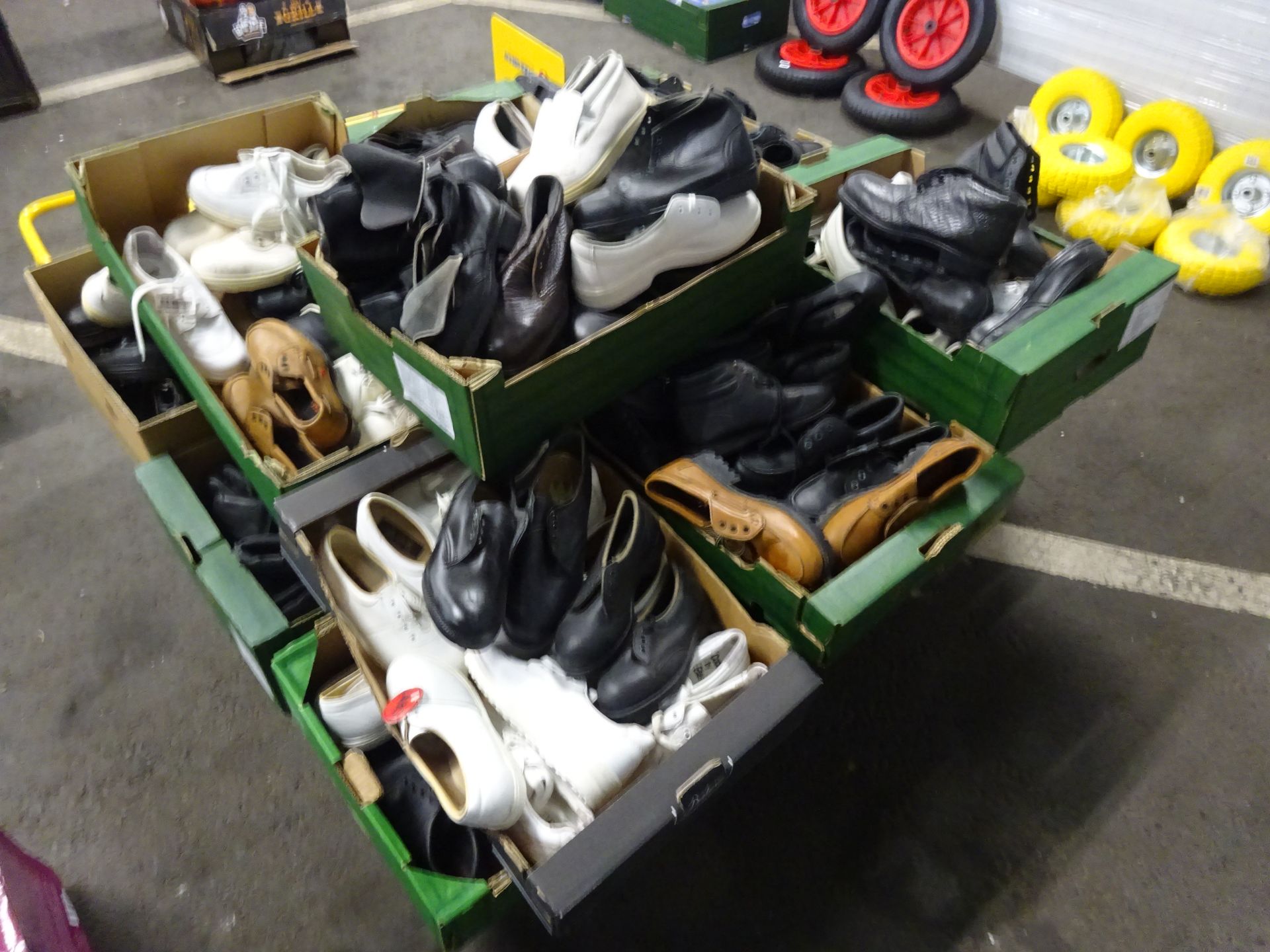 PALLET OF WORK SHOES VARIOUS SIZS & DESIGNS - Image 2 of 2