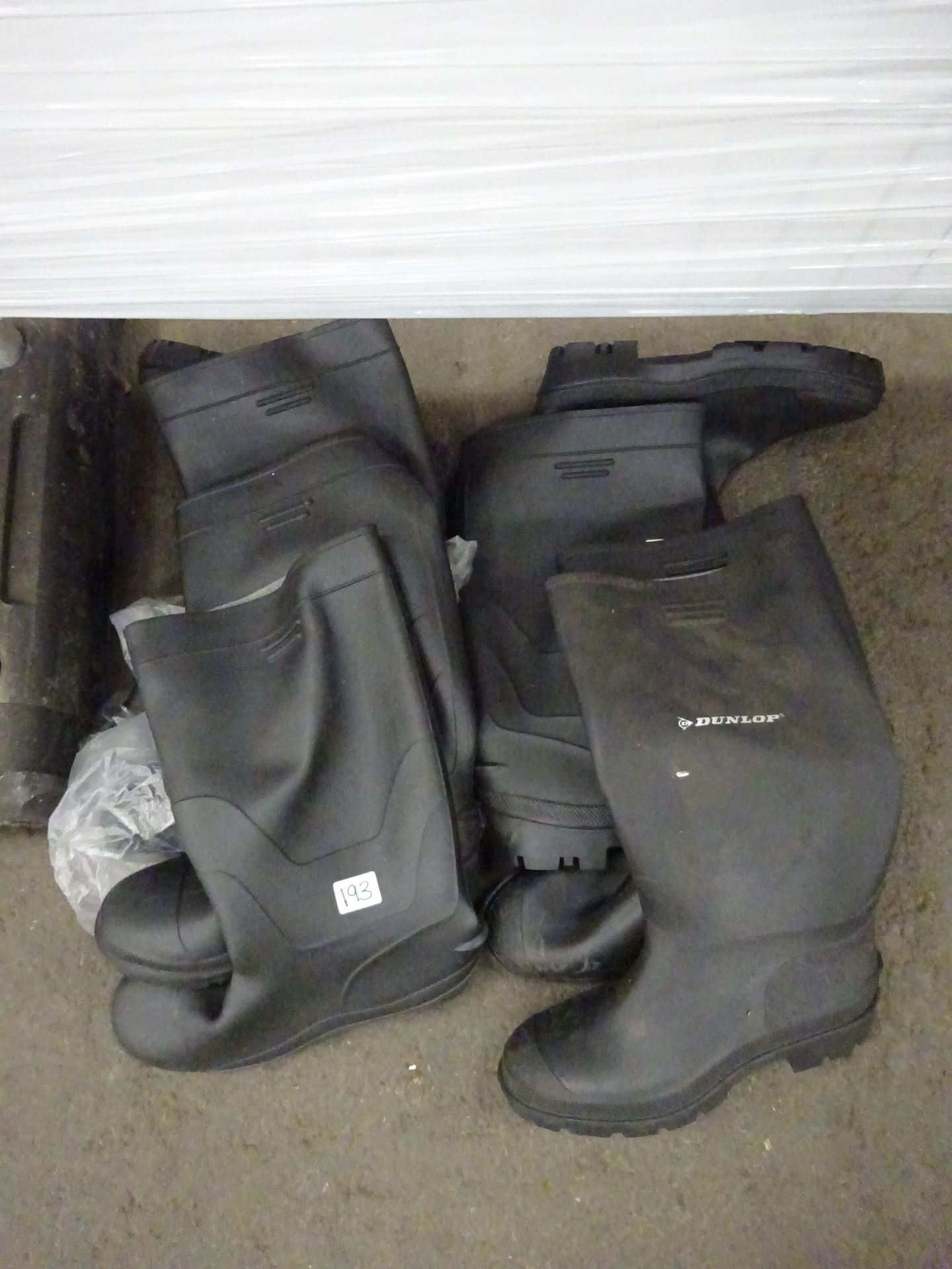 4 PAIRS OF DUNLOP WELLIES