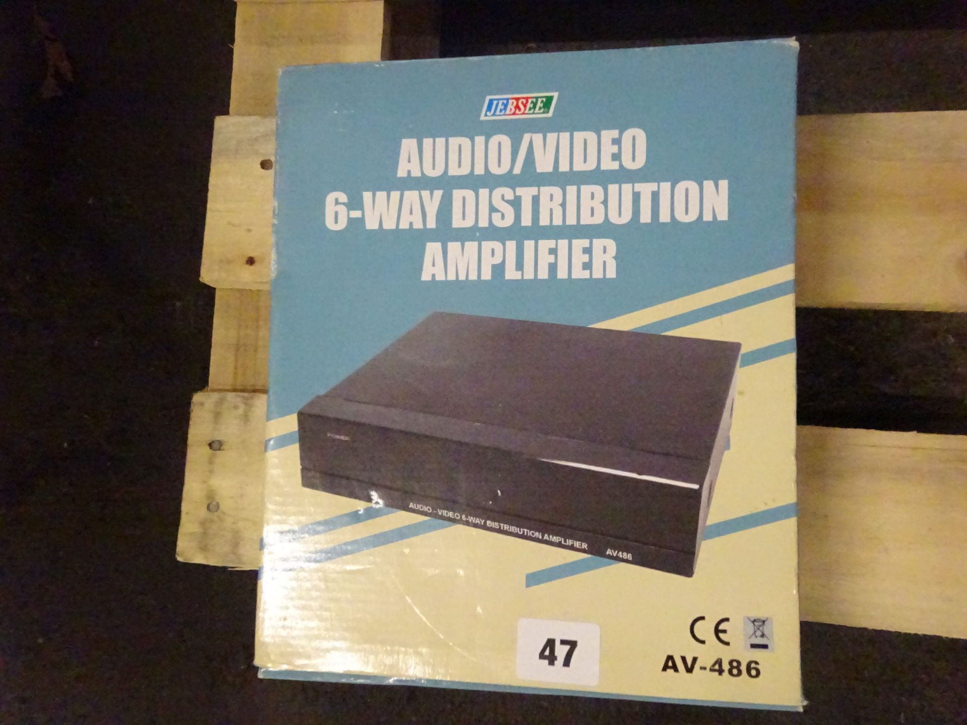 AUDIO /VIDEO 6WAY DISTRIBUTION AMPLIFIER - NEW - NO VAT