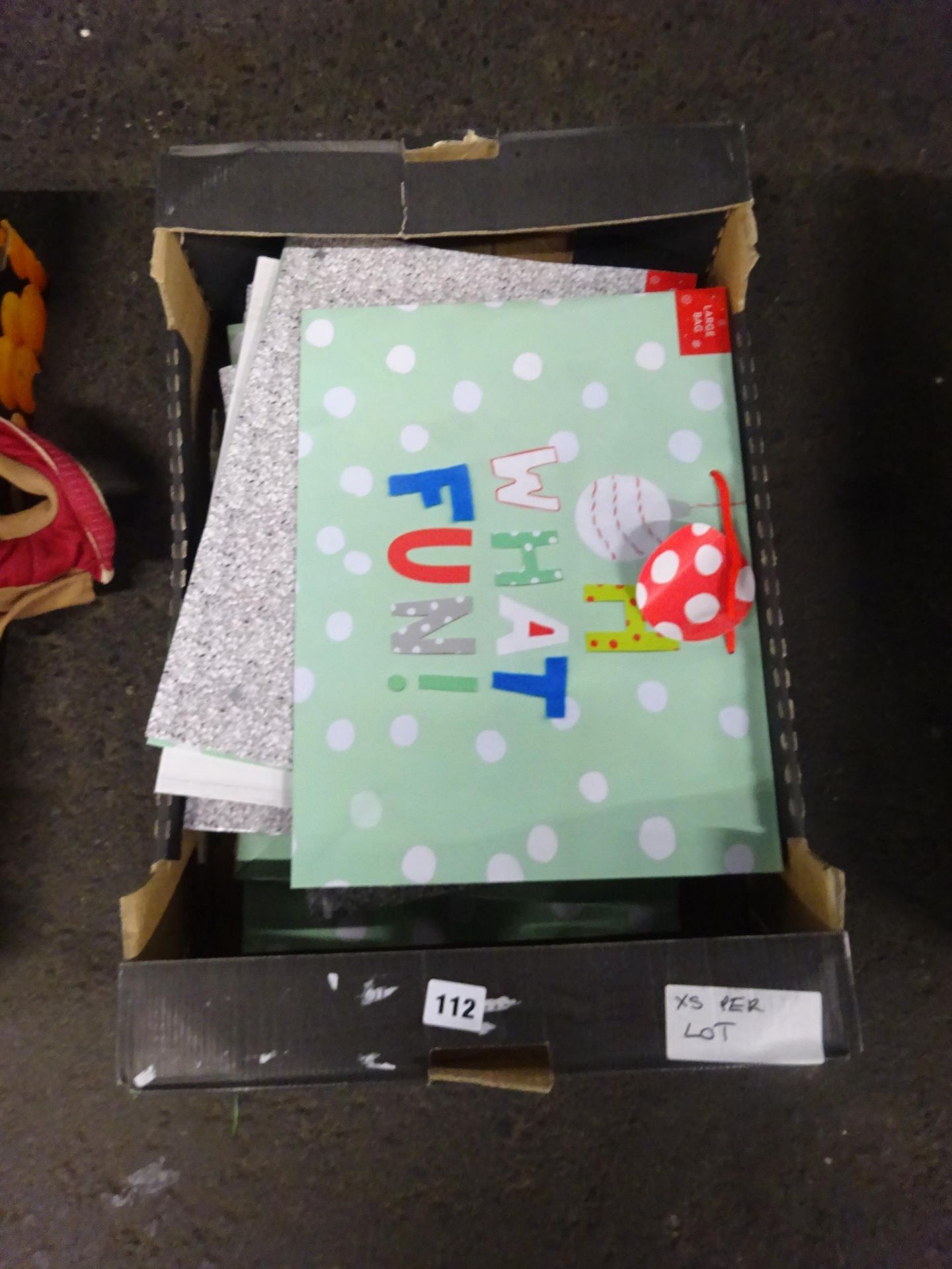 BOX 25 LARGE CHRISTMAS BAGS - X 3 DESIGNS