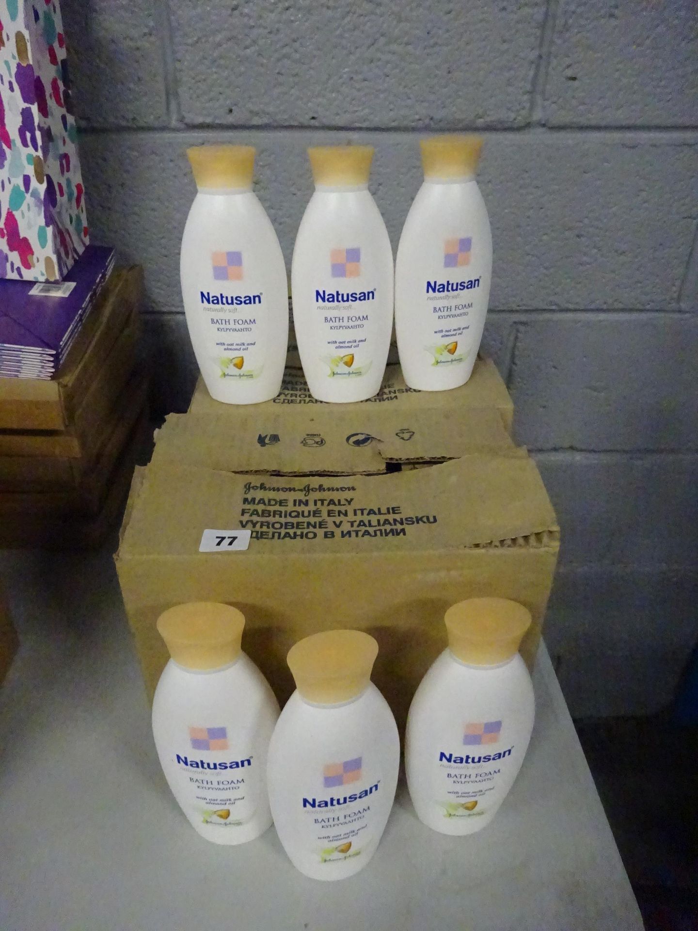 X 36 BOTTLE JOHNSON & JOHNSON BATH FOAM