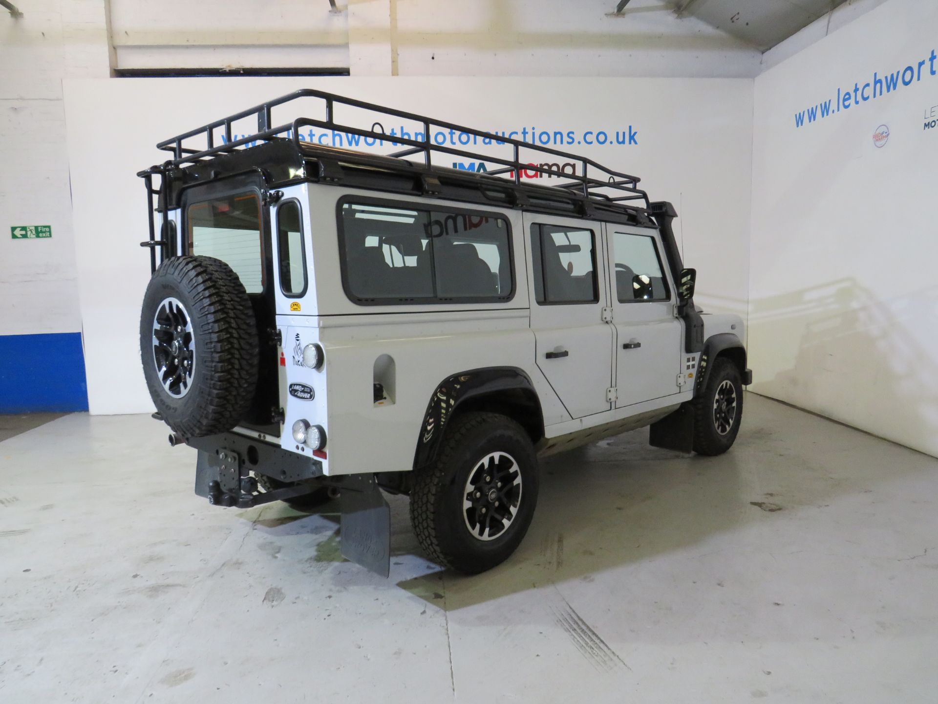 2016 Land Rover Defender 110 Adventure TD 2198cc *NO VAT* - Image 7 of 10