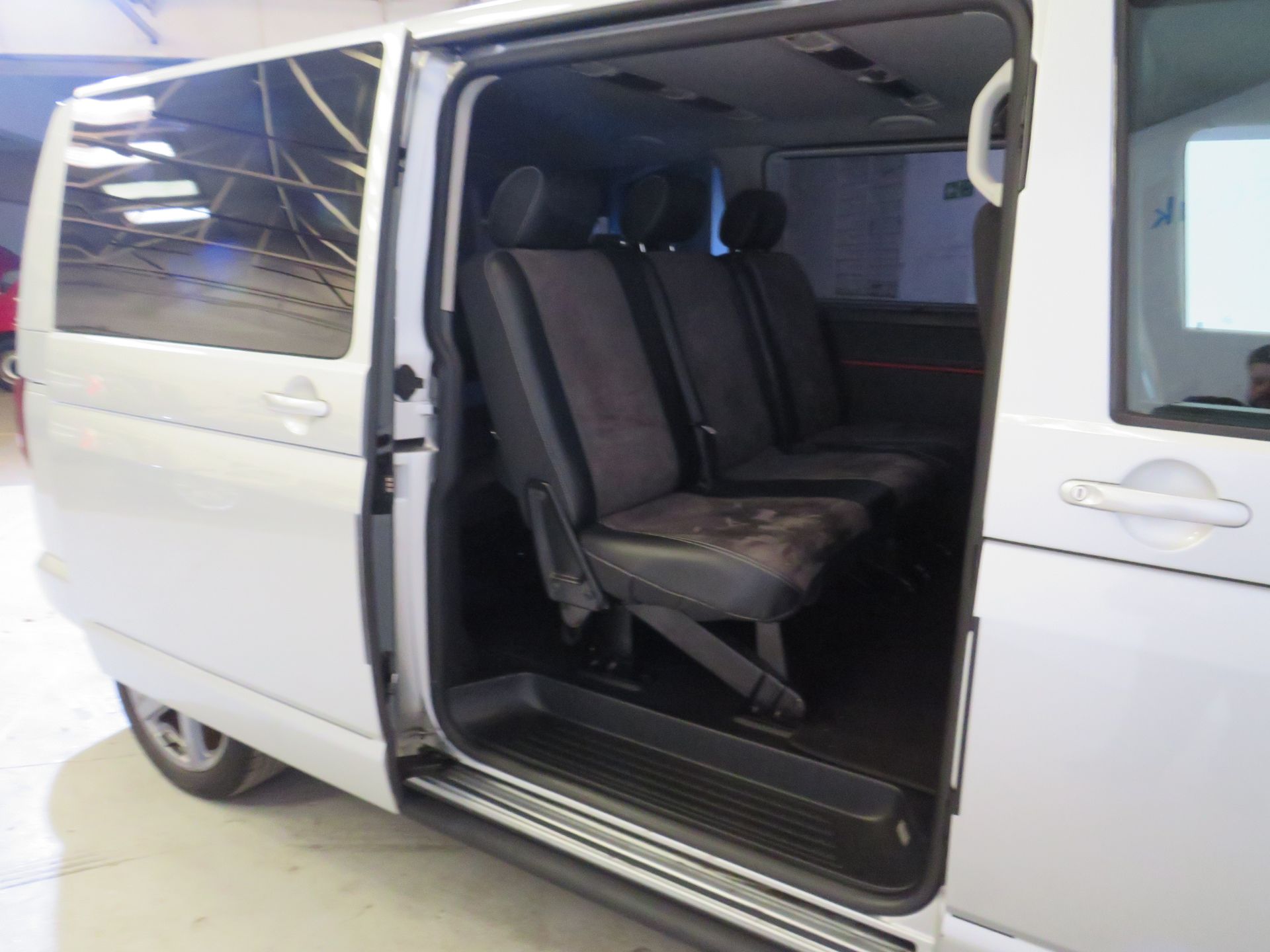 2015 Volkswagen Transporter T30 SE 140 TDI LWB Automatic 9 Seater - 1968cc *NO VAT* - Image 16 of 23