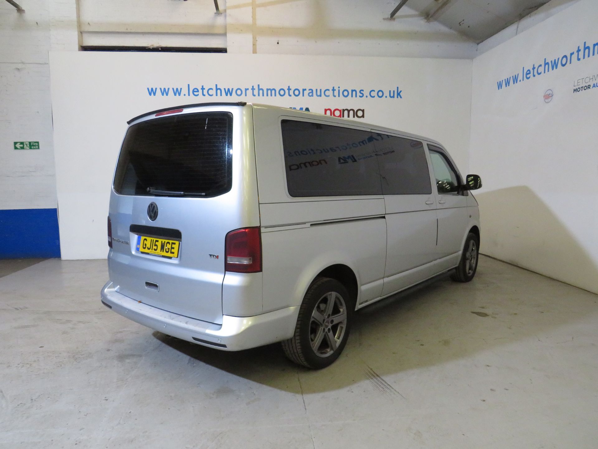 2015 Volkswagen Transporter T30 SE 140 TDI LWB Automatic 9 Seater - 1968cc *NO VAT* - Image 7 of 23