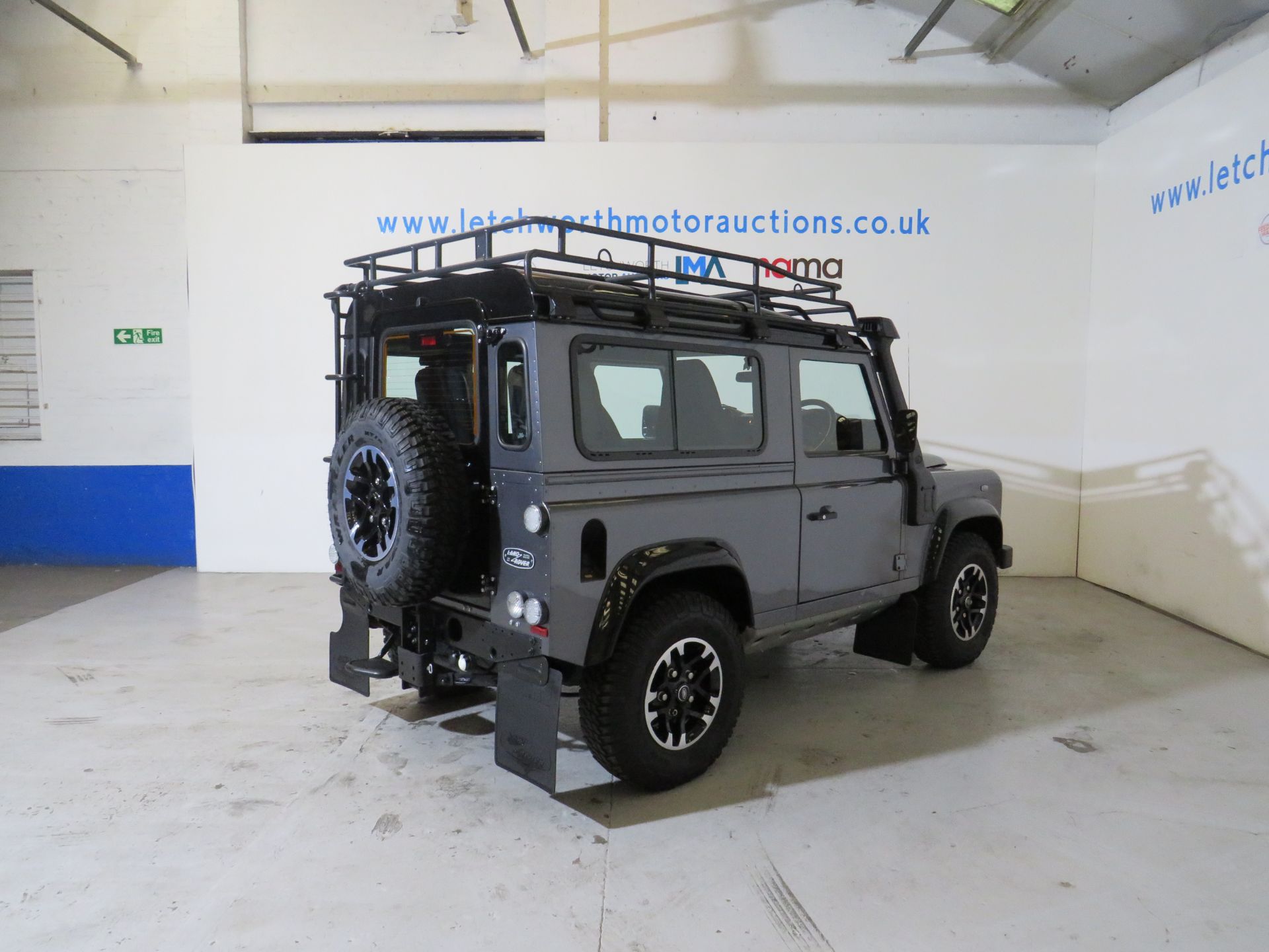 2016 Land Rover Defender 90 Adventure TD 2198cc *NO VAT* - Image 7 of 10