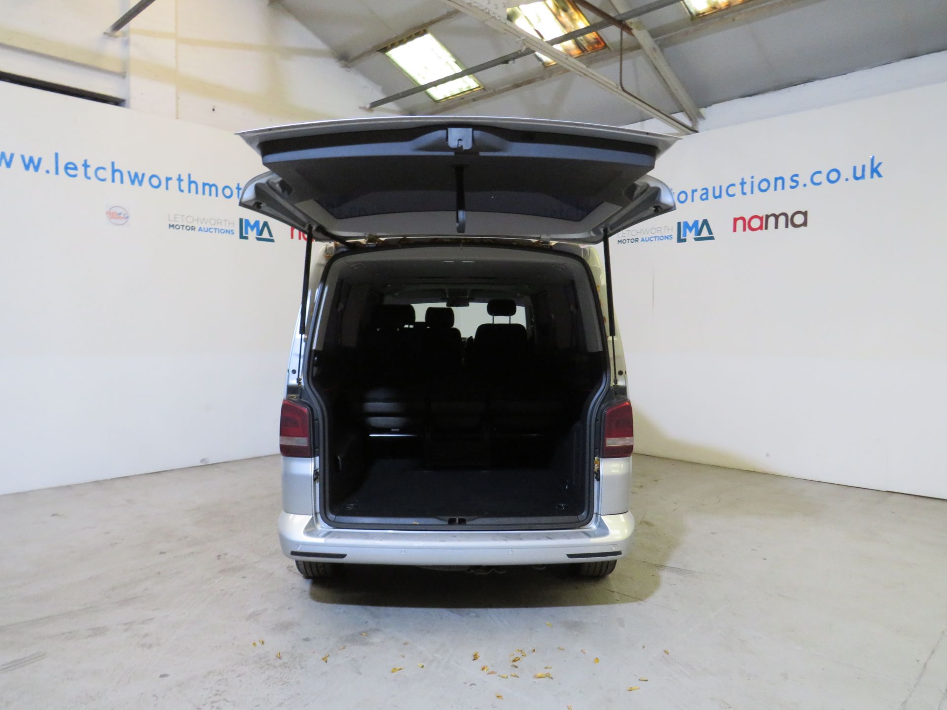 2015 Volkswagen Transporter T30 SE 140 TDI LWB Automatic 9 Seater - 1968cc *NO VAT* - Image 6 of 23