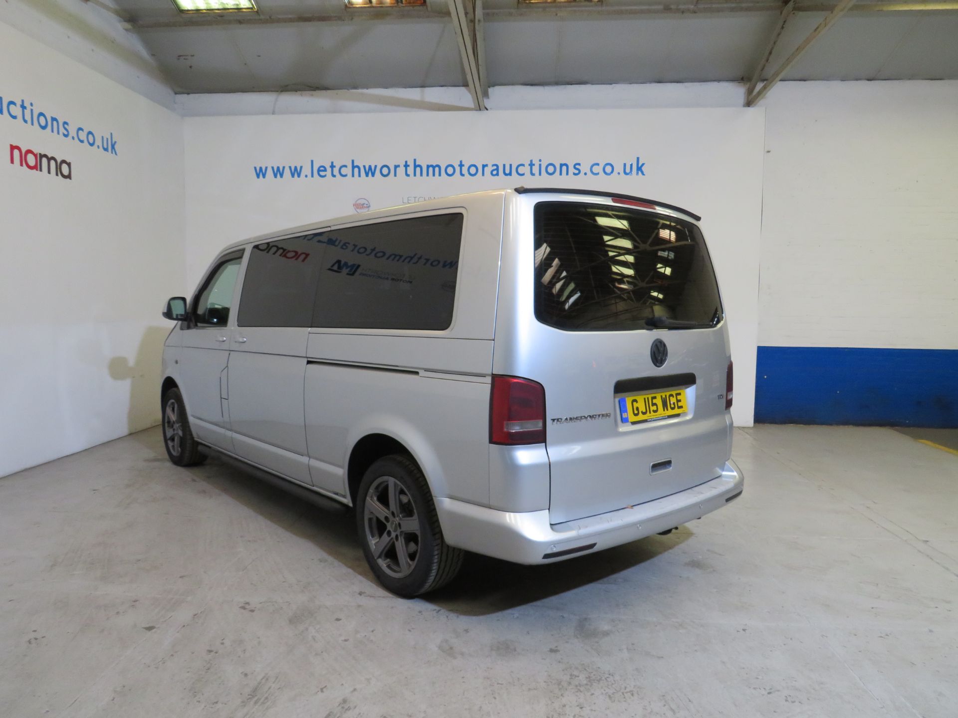 2015 Volkswagen Transporter T30 SE 140 TDI LWB Automatic 9 Seater - 1968cc *NO VAT* - Image 4 of 23