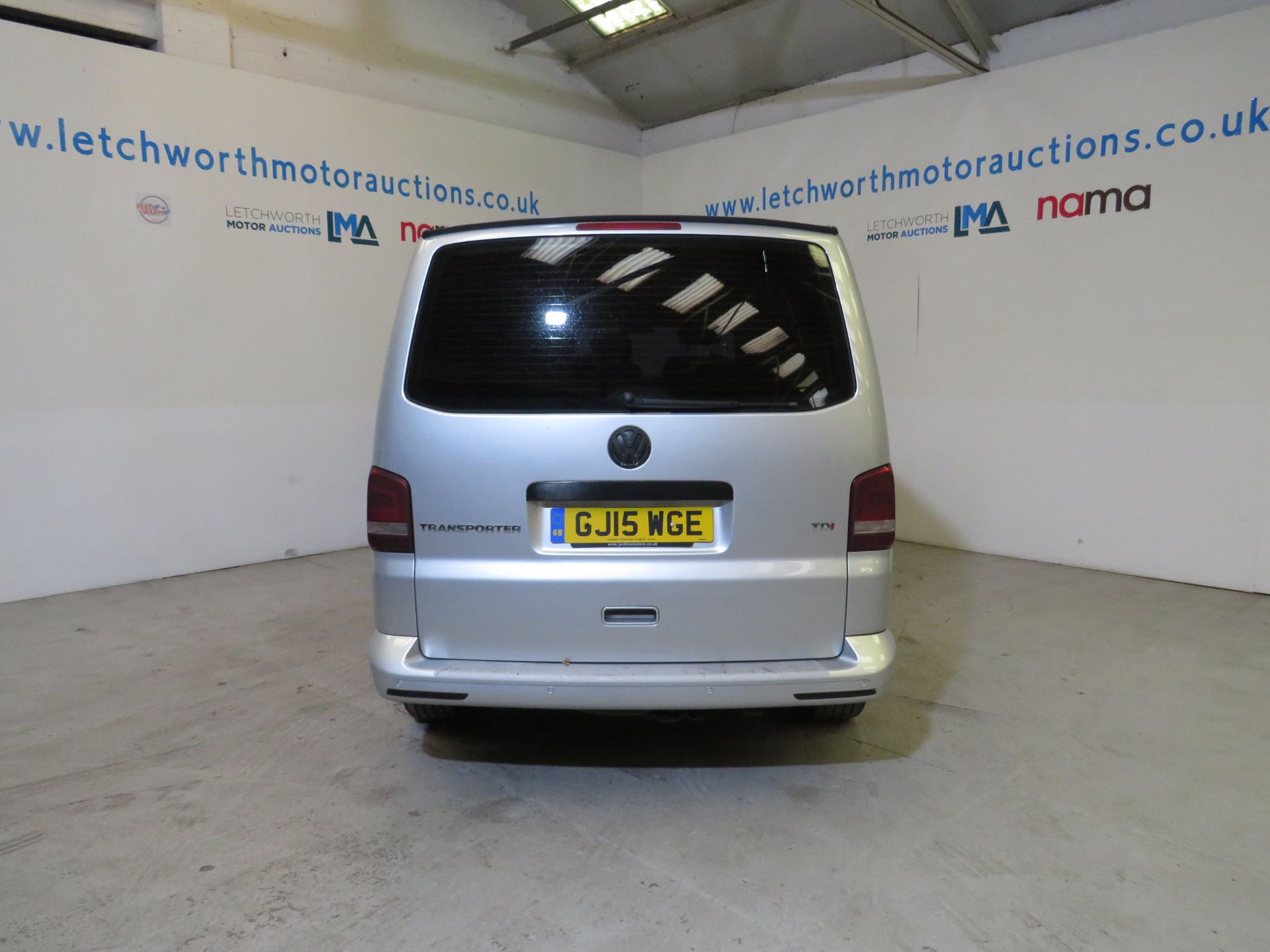 2015 Volkswagen Transporter T30 SE 140 TDI LWB Automatic 9 Seater - 1968cc *NO VAT* - Image 5 of 23