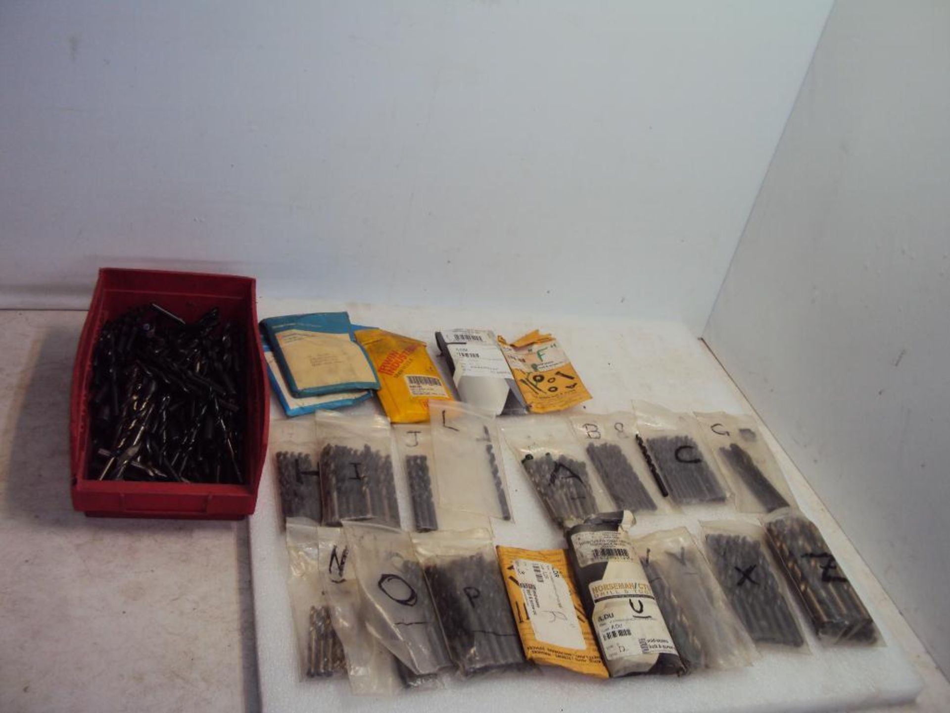 ASSORTED LETTER & FRACTIONAL DRILL BITS