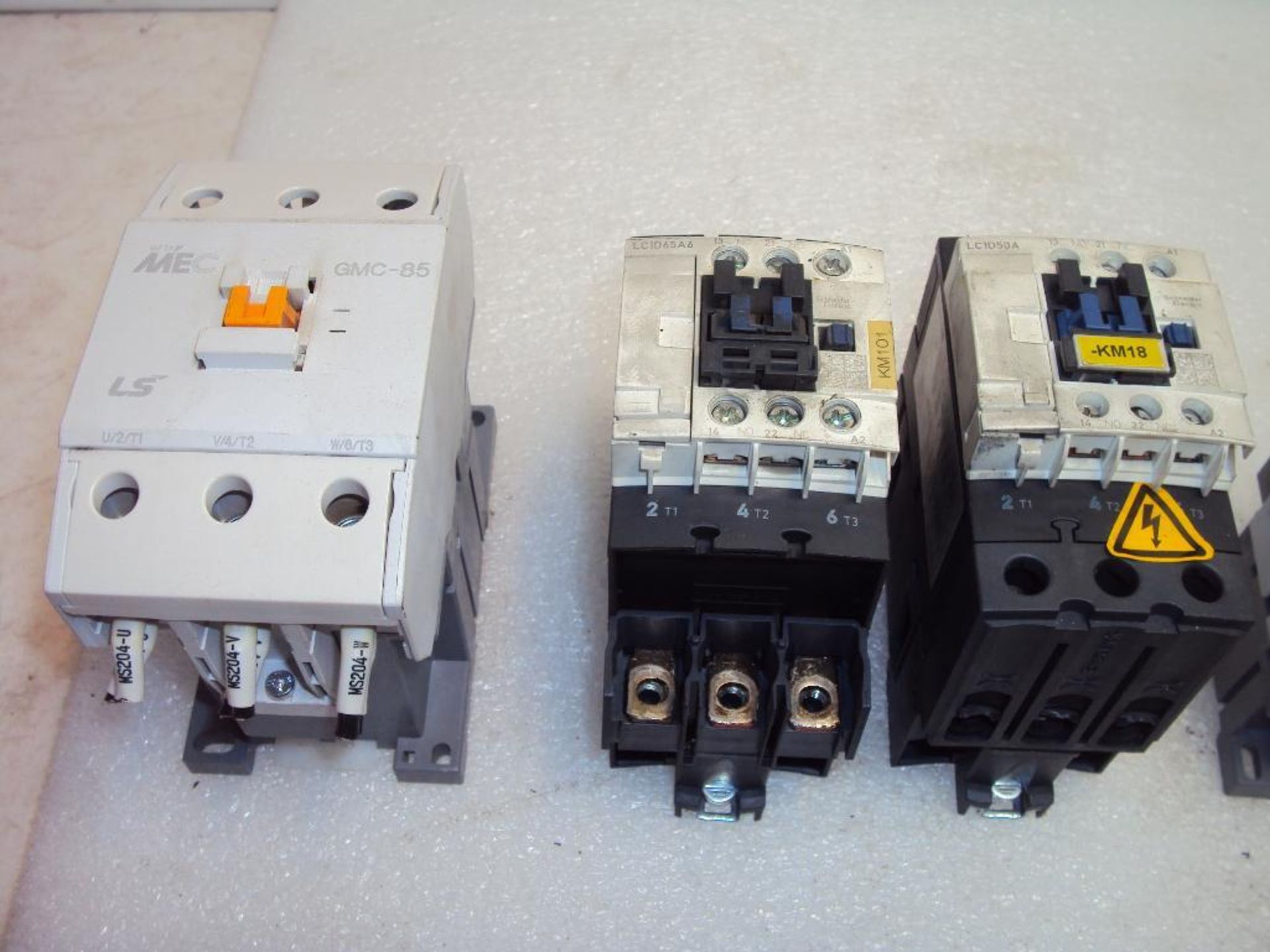 (14) CONTACTORS IN ONE LOT - Bild 2 aus 7