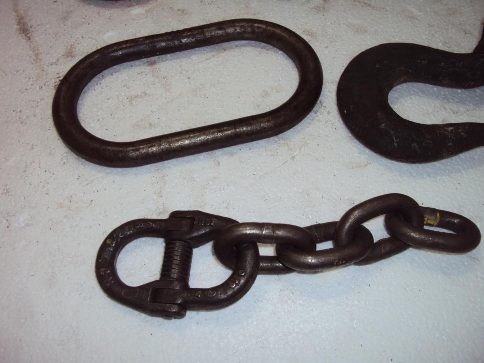 SHACKLES, DIE LIFT BOLTS AND HOOKS IN ONE LOT - Image 5 of 7