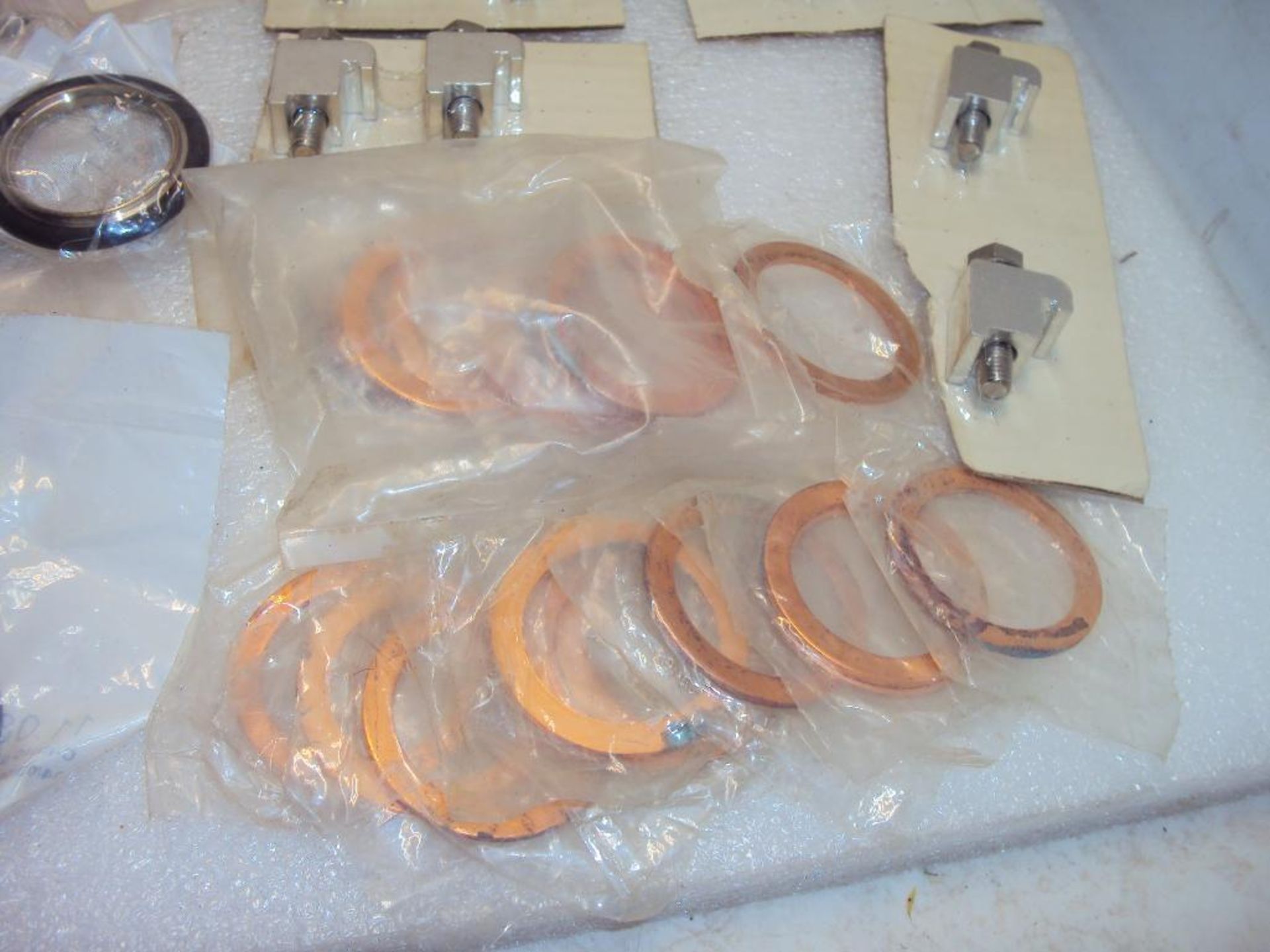 ASSORTED HIGH VACUUM SEALS, CLAMPS & GASKETS IN ONE LOT - Image 7 of 8