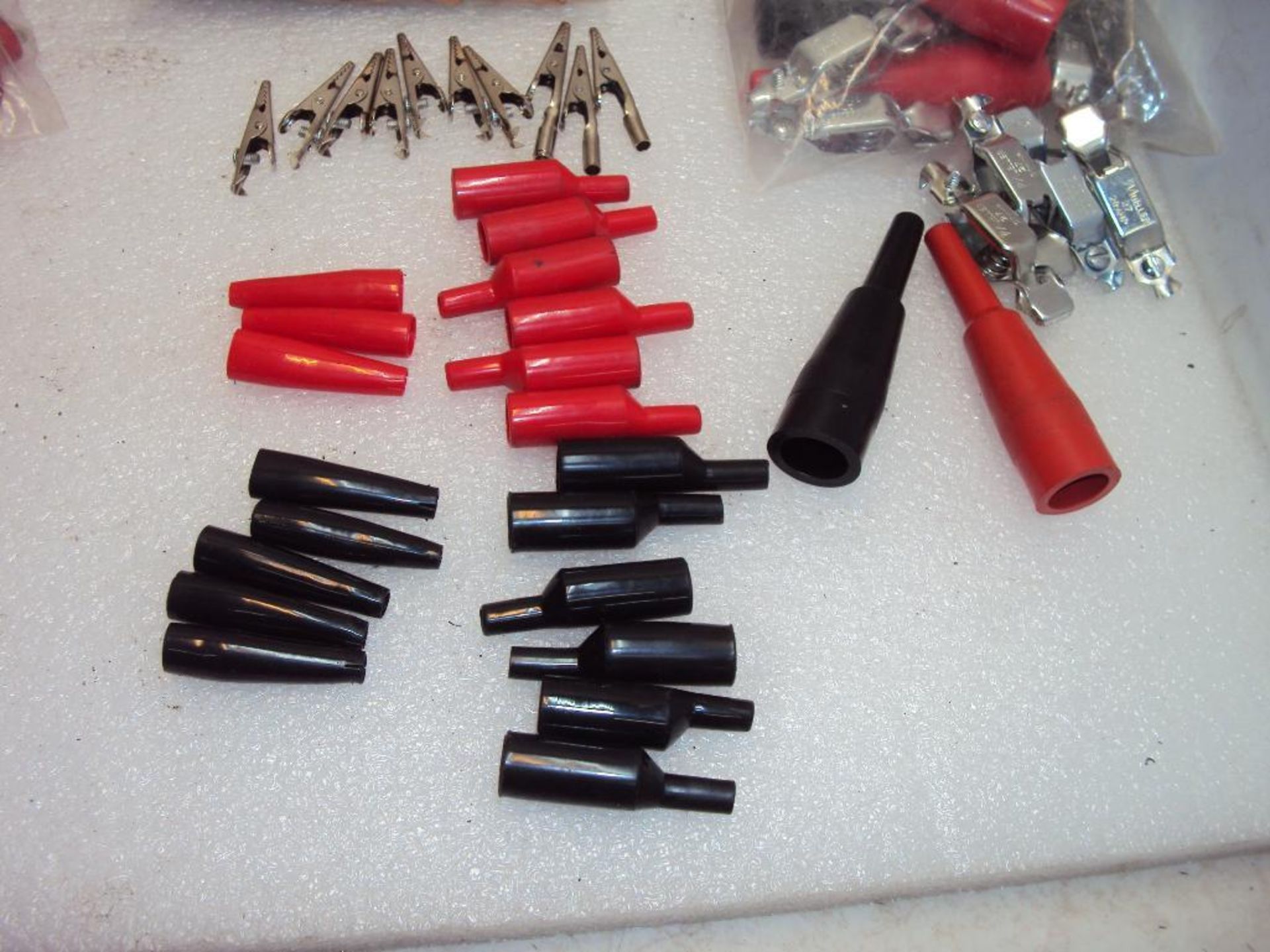 Lot of ALLIGATOR CLIPS AND JUMPERS - Image 3 of 7