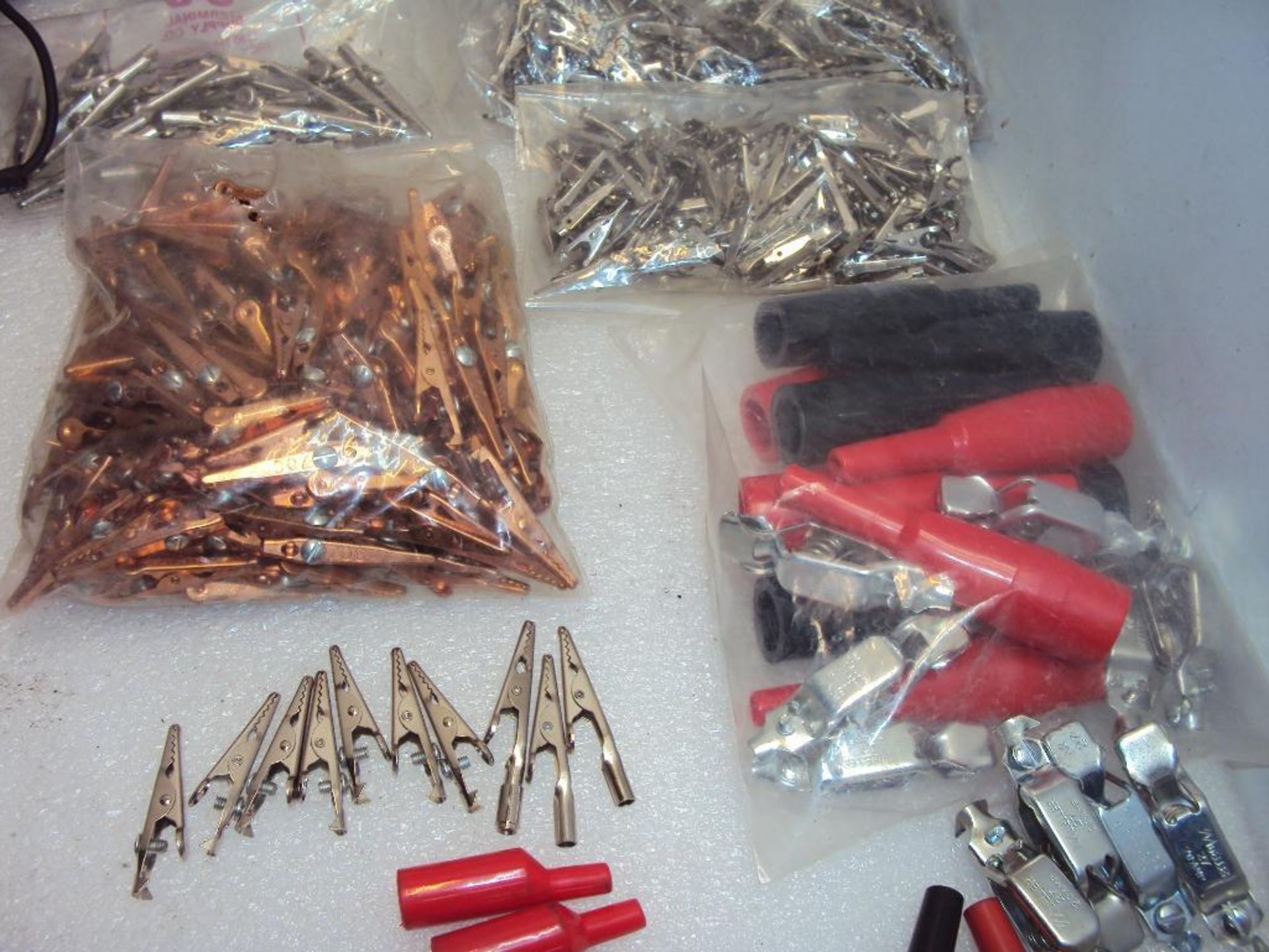 Lot of ALLIGATOR CLIPS AND JUMPERS - Image 2 of 7