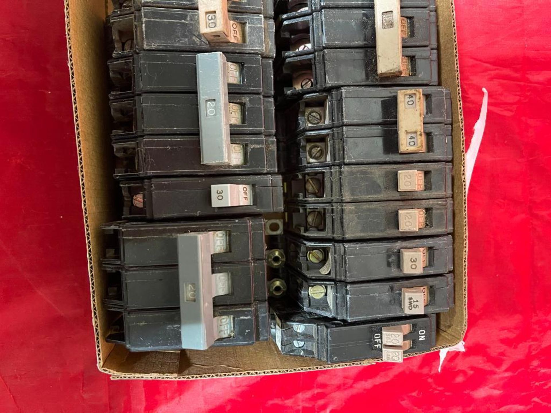Lot of Cutler Hammer Circuit Breakers Type Ch CHB +CHT 1,2 + 3 Pole - Image 3 of 3