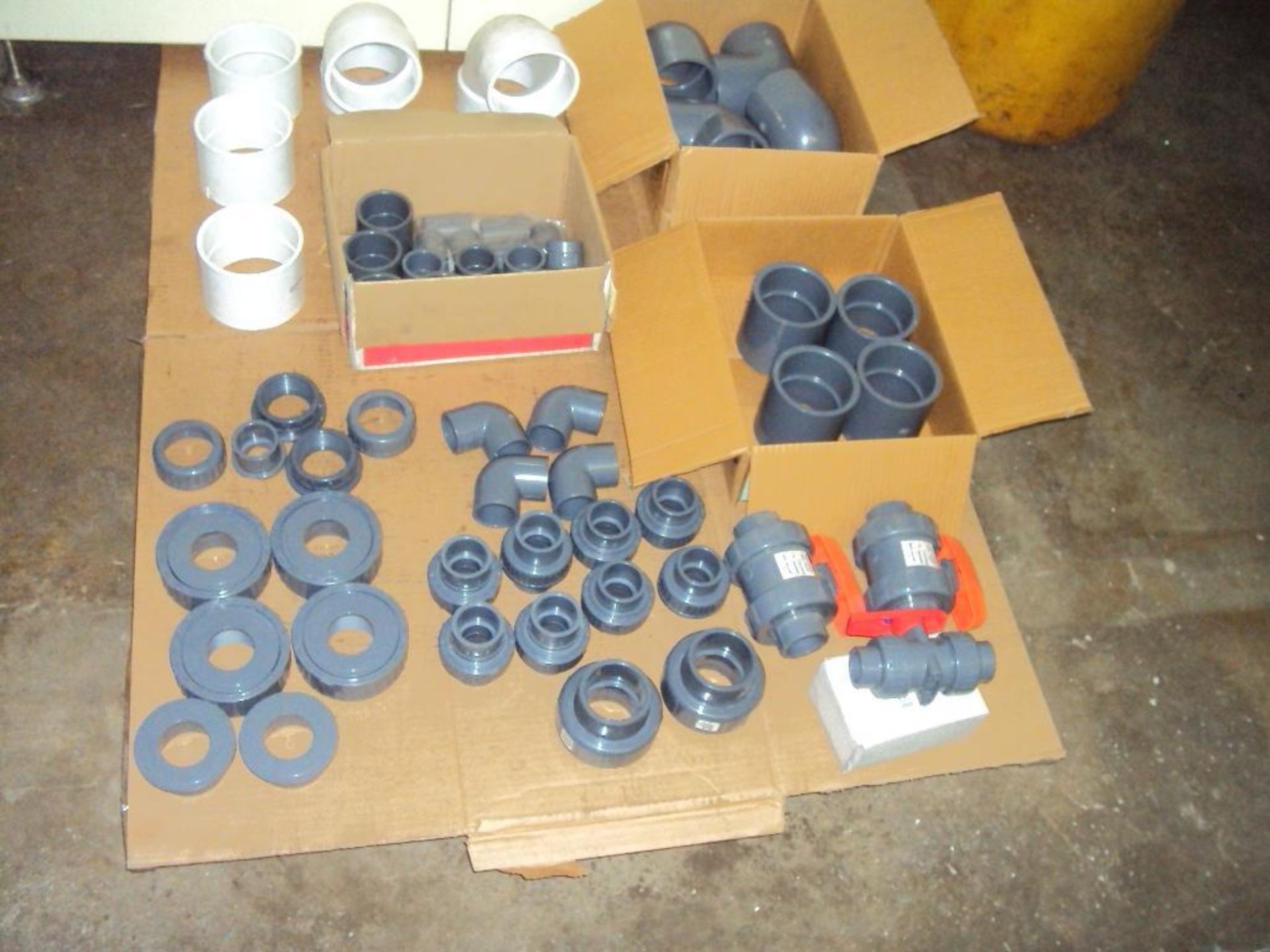 Lot of PVC and CPVC fittings, unions and valves - Image 2 of 9
