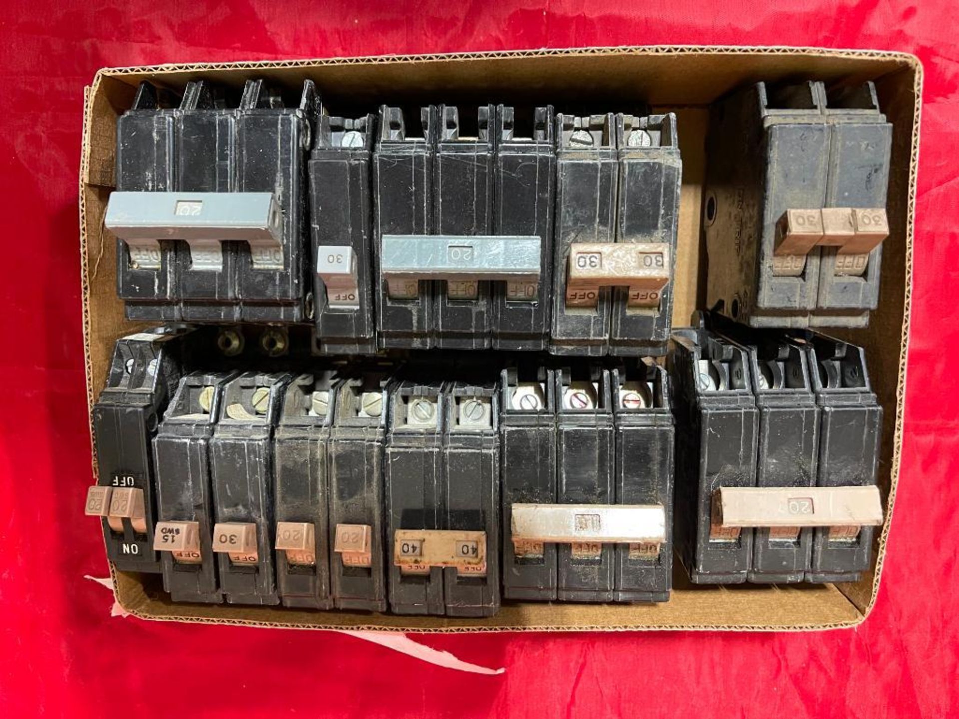 Lot of Cutler Hammer Circuit Breakers Type Ch CHB +CHT 1,2 + 3 Pole