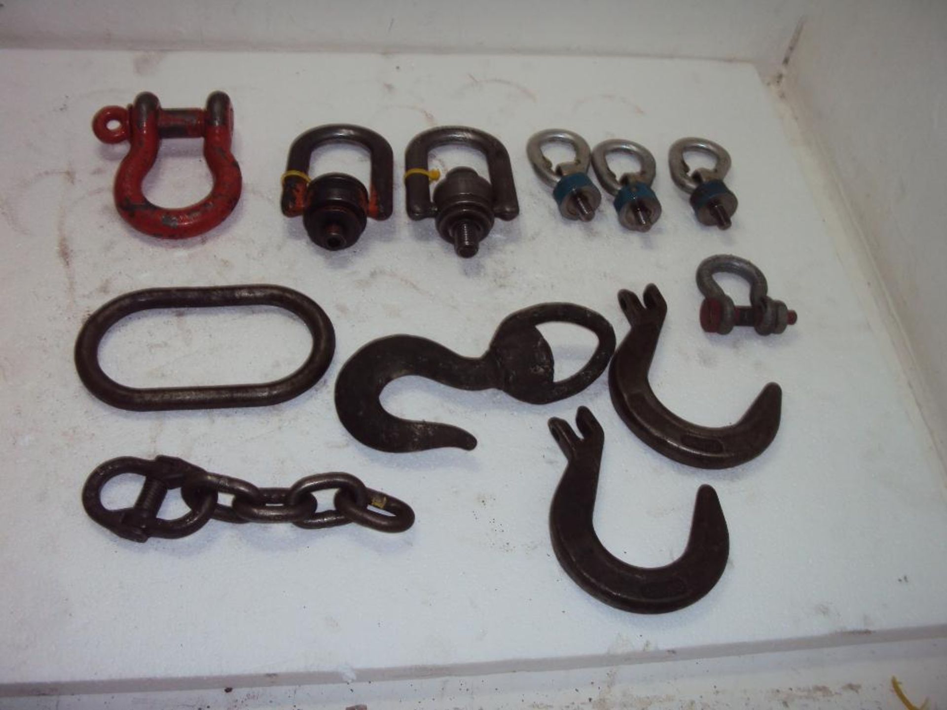 SHACKLES, DIE LIFT BOLTS AND HOOKS IN ONE LOT