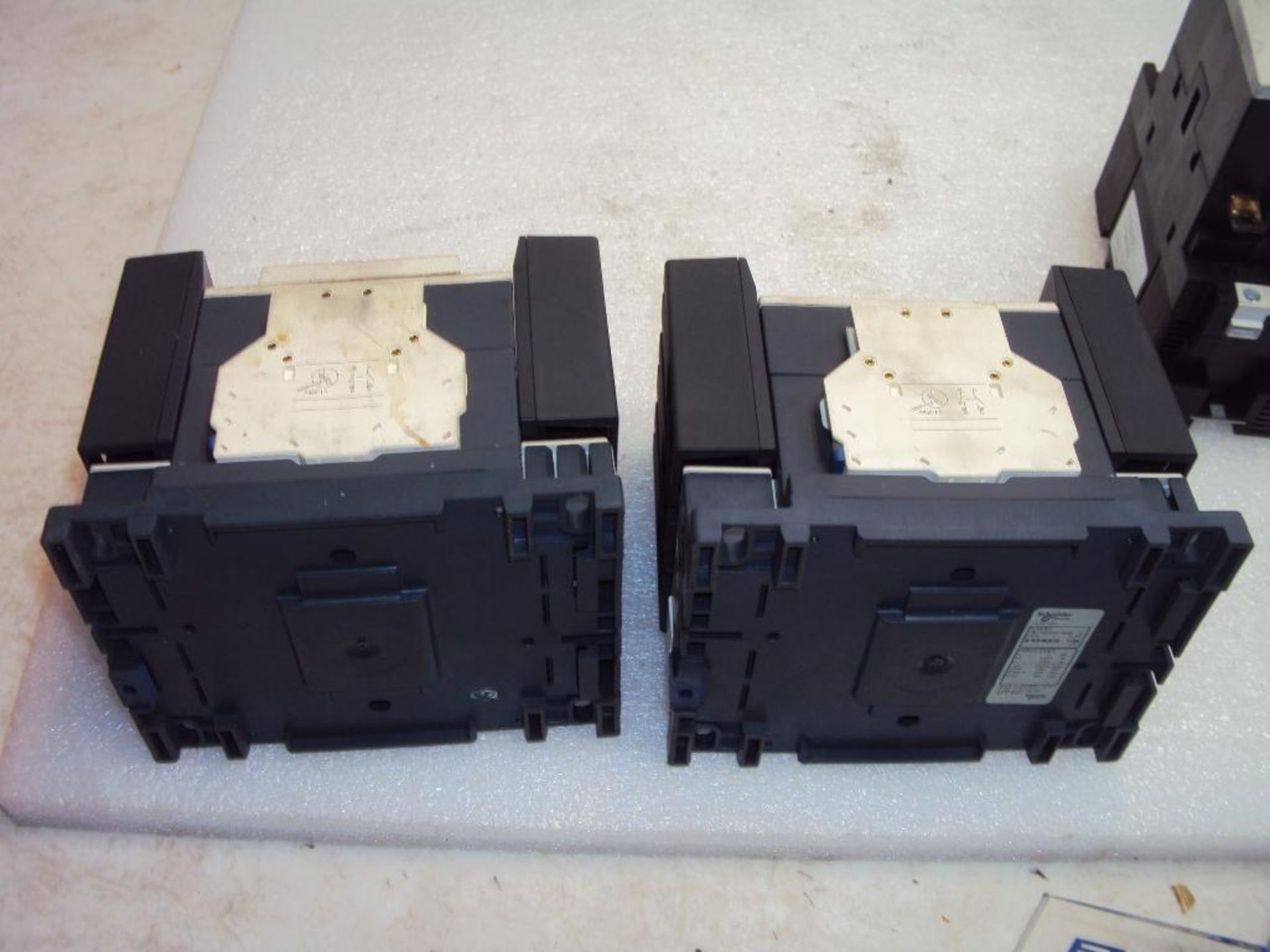 (3) CONTACTORS IN ONE LOT - Bild 4 aus 7