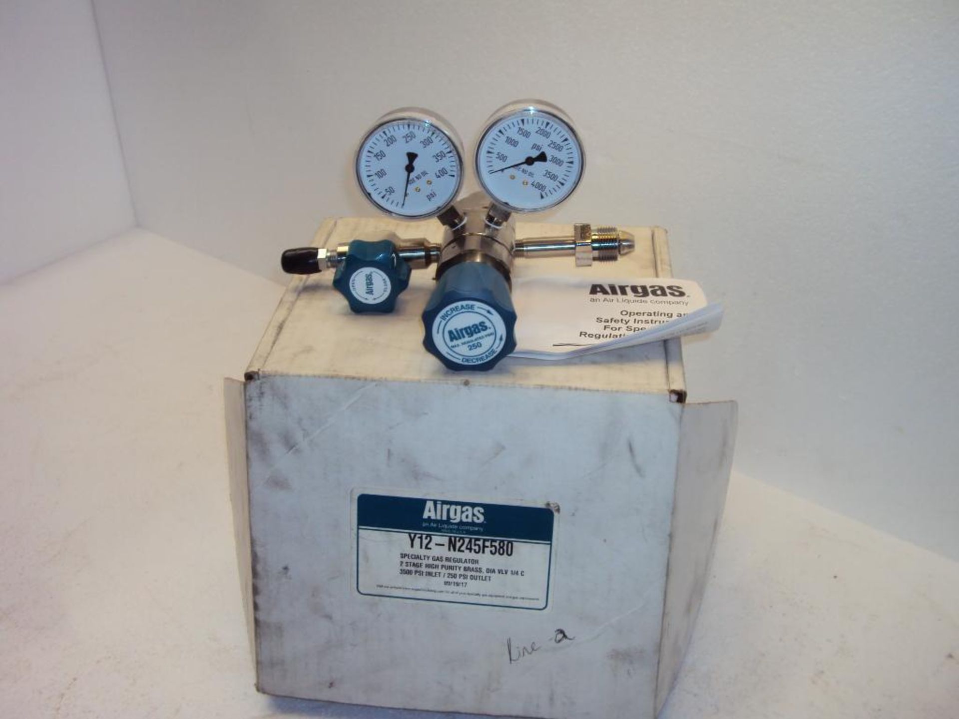 Airgas Y12-N245F580 High Purity Gas Regulator