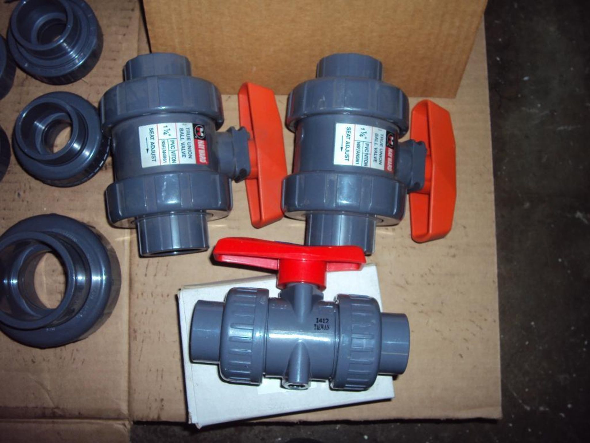 Lot of PVC and CPVC fittings, unions and valves - Image 4 of 9