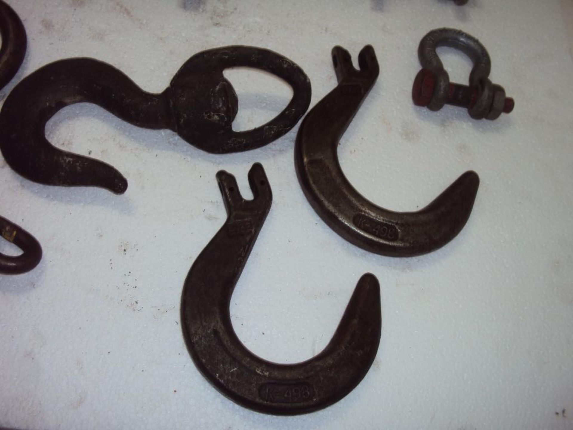 SHACKLES, DIE LIFT BOLTS AND HOOKS IN ONE LOT - Image 6 of 7