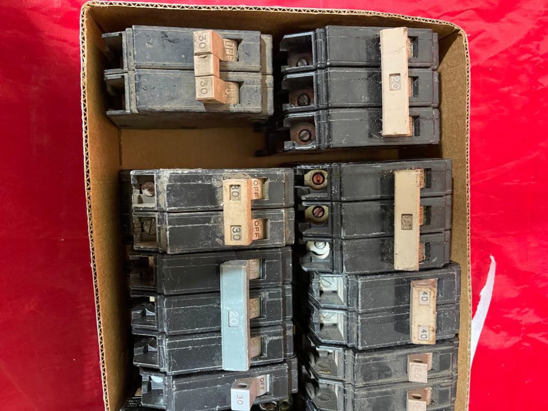 Lot of Cutler Hammer Circuit Breakers Type Ch CHB +CHT 1,2 + 3 Pole - Image 2 of 3