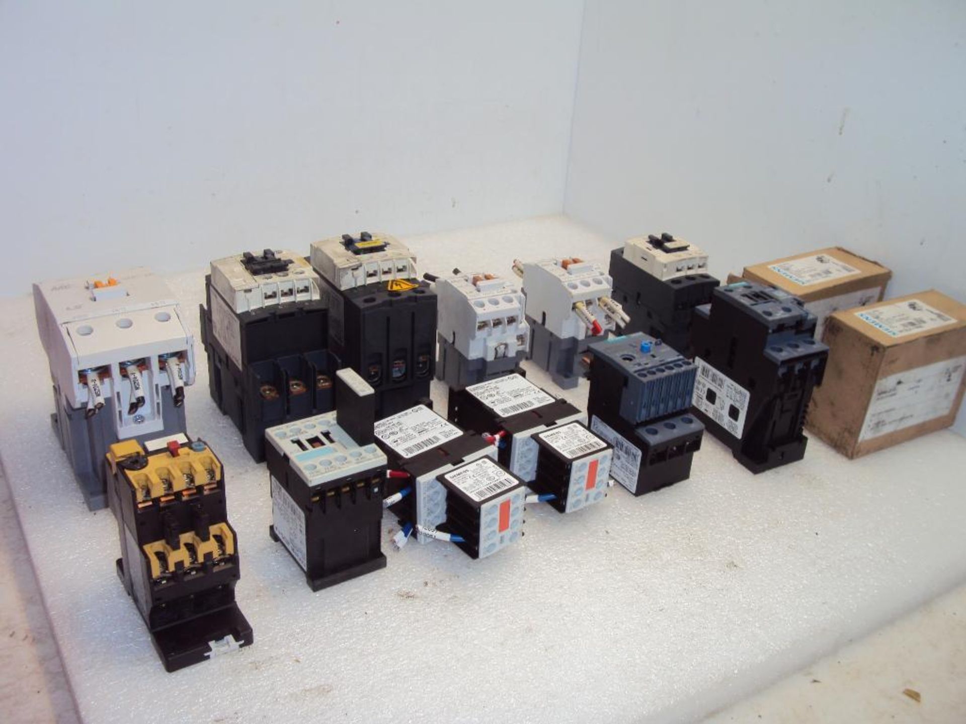 (14) CONTACTORS IN ONE LOT - Bild 7 aus 7