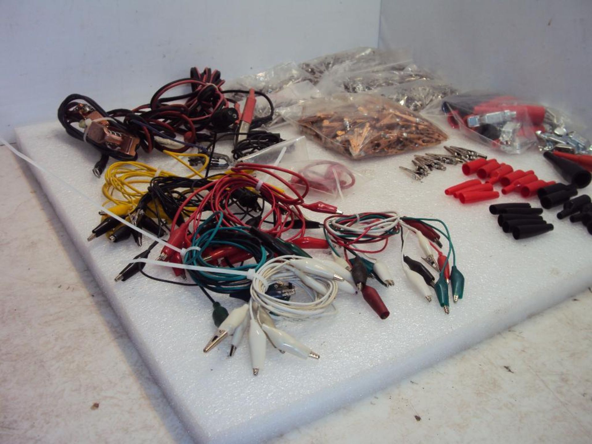 Lot of ALLIGATOR CLIPS AND JUMPERS - Image 7 of 7