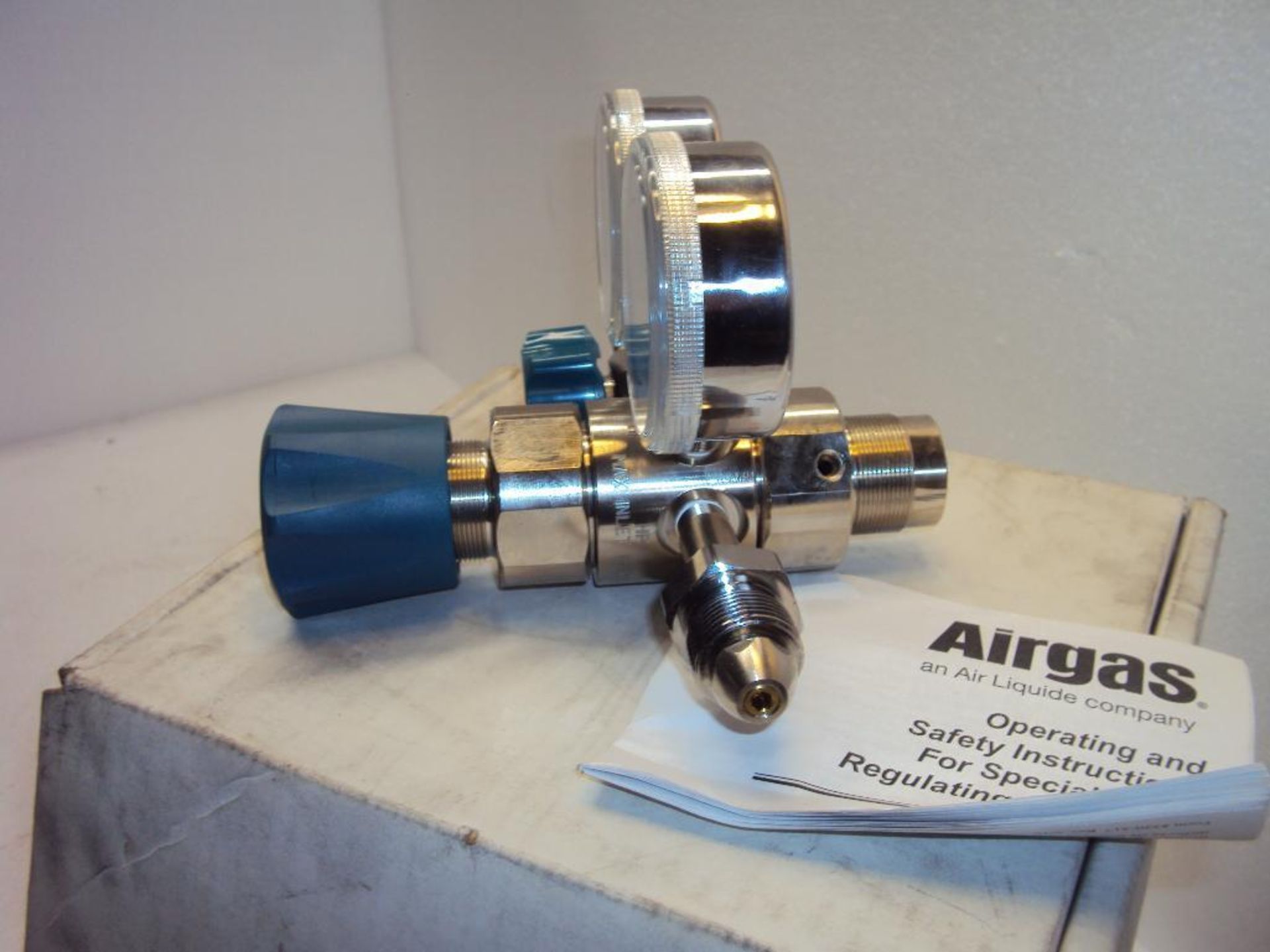 Airgas Y12-N245F580 High Purity Gas Regulator - Image 2 of 3