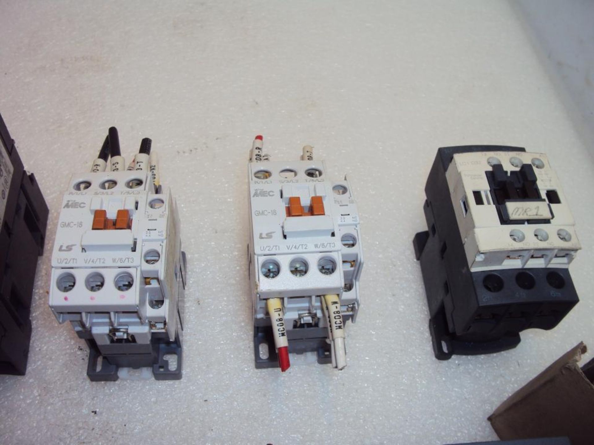 (14) CONTACTORS IN ONE LOT - Bild 3 aus 7