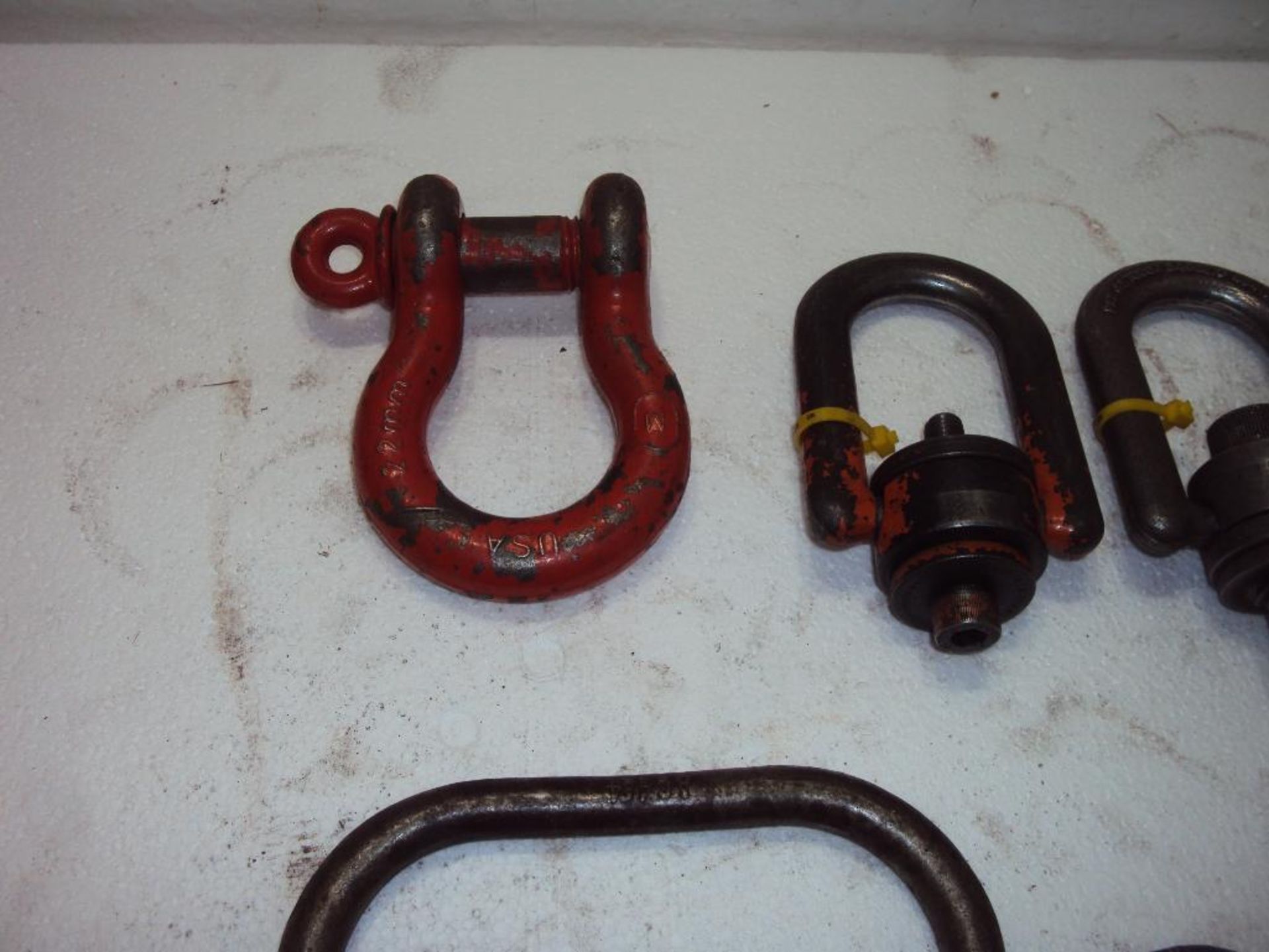 SHACKLES, DIE LIFT BOLTS AND HOOKS IN ONE LOT - Image 2 of 7