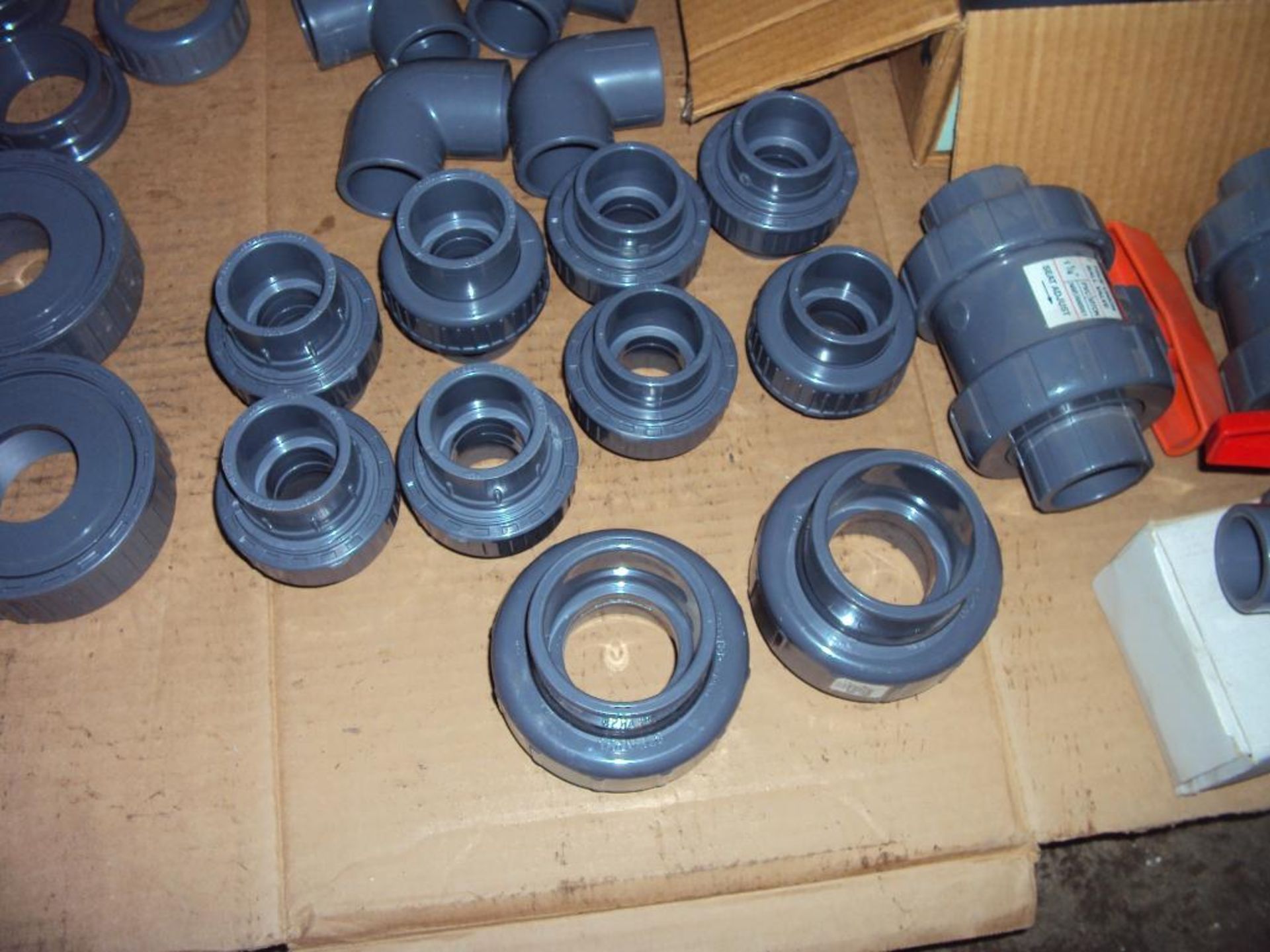 Lot of PVC and CPVC fittings, unions and valves - Image 5 of 9