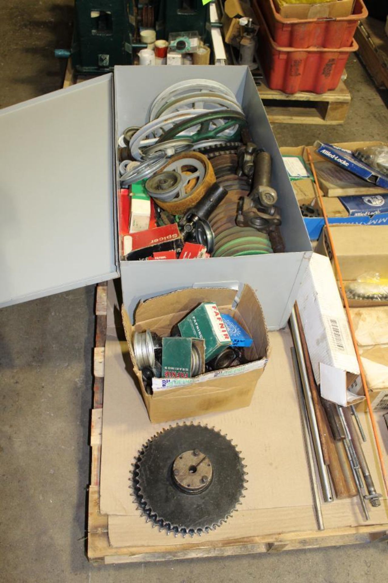 Steel Box of Assorted Size Pulleys, 2 Saw Blades and small box of Pulleys - Image 2 of 2