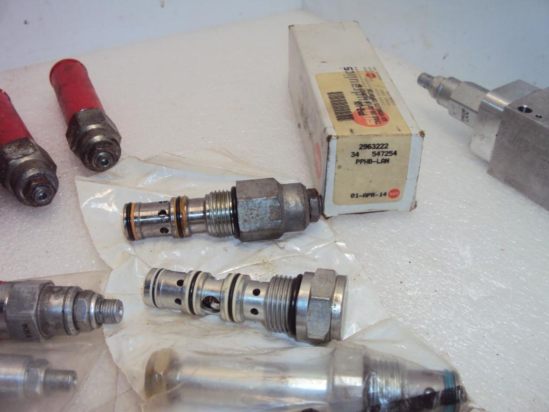 Assorted Sun Hydraulics Cartridge Spool Valves - Image 3 of 6