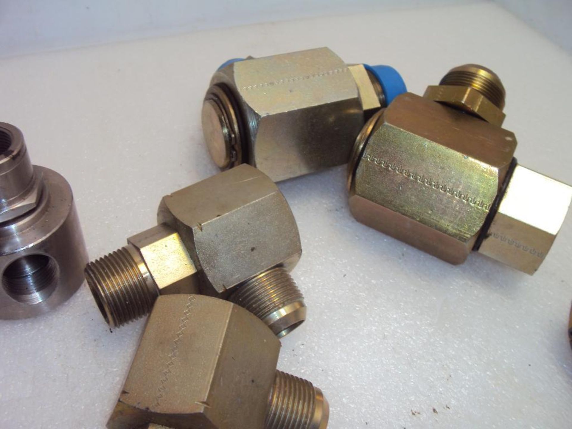 Hydraulic Swivel Joint Fittings - Image 2 of 4