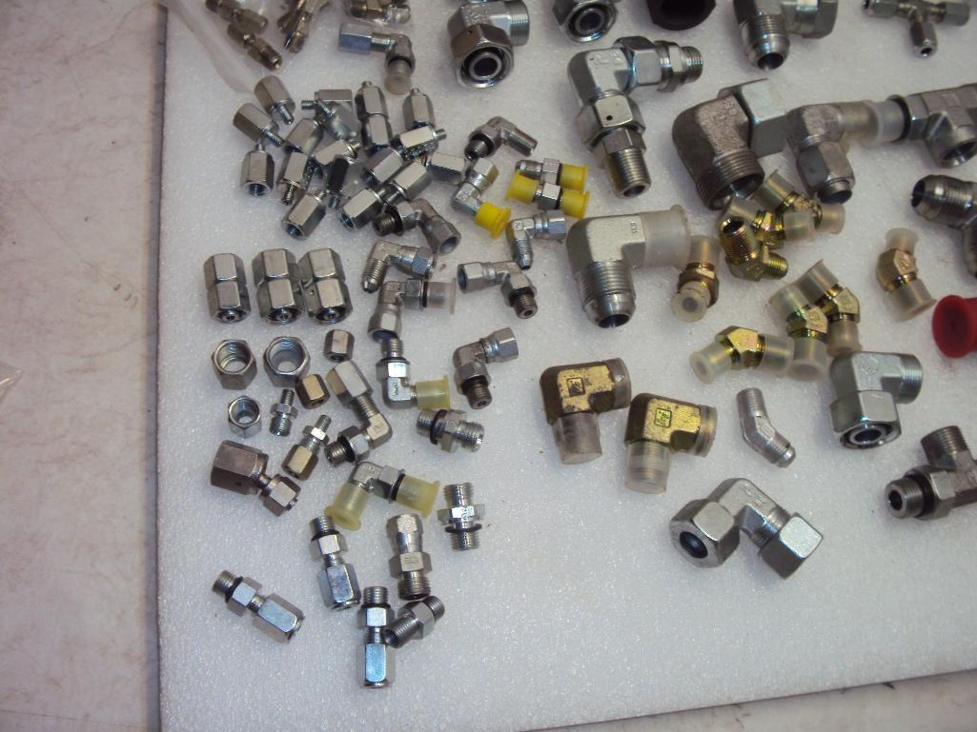 Assorted Hydraulic Fittings Elbows and Tees - Image 5 of 6