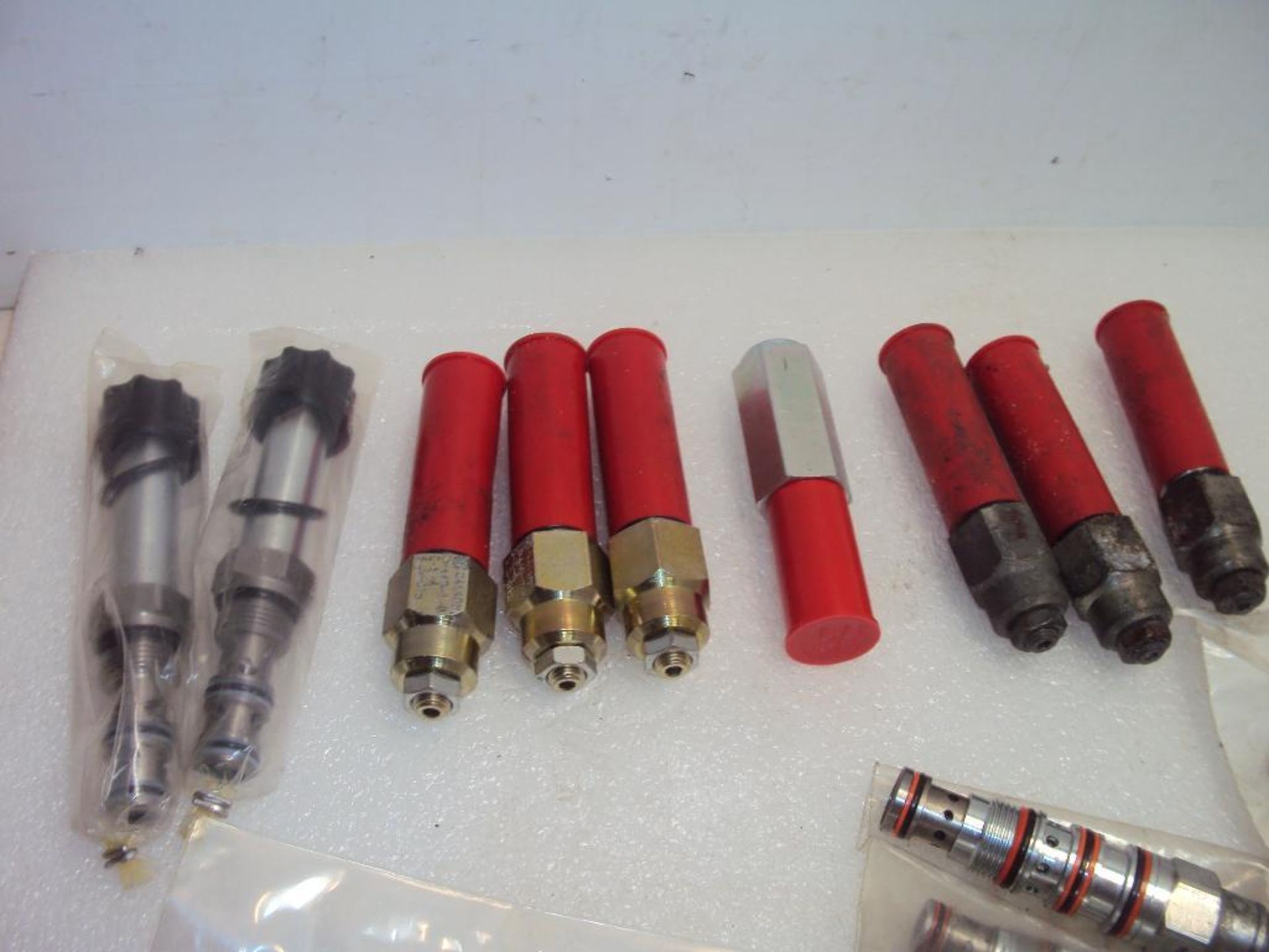 Assorted Sun Hydraulics Cartridge Spool Valves - Image 2 of 6