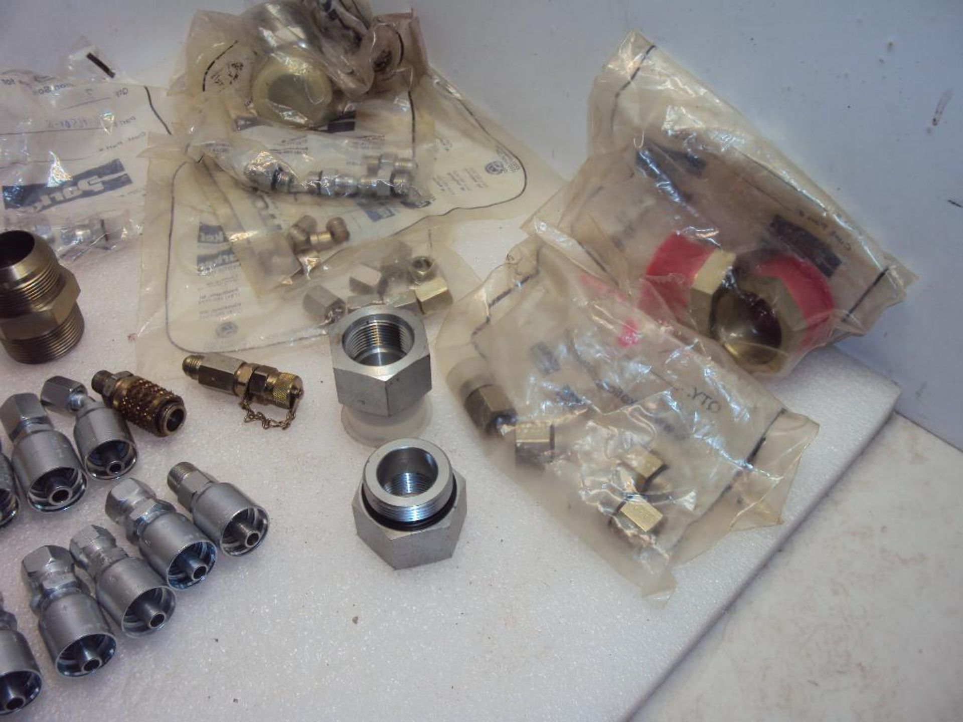 Assorted Hydraulic Hose Crimp Fittings - Image 5 of 5