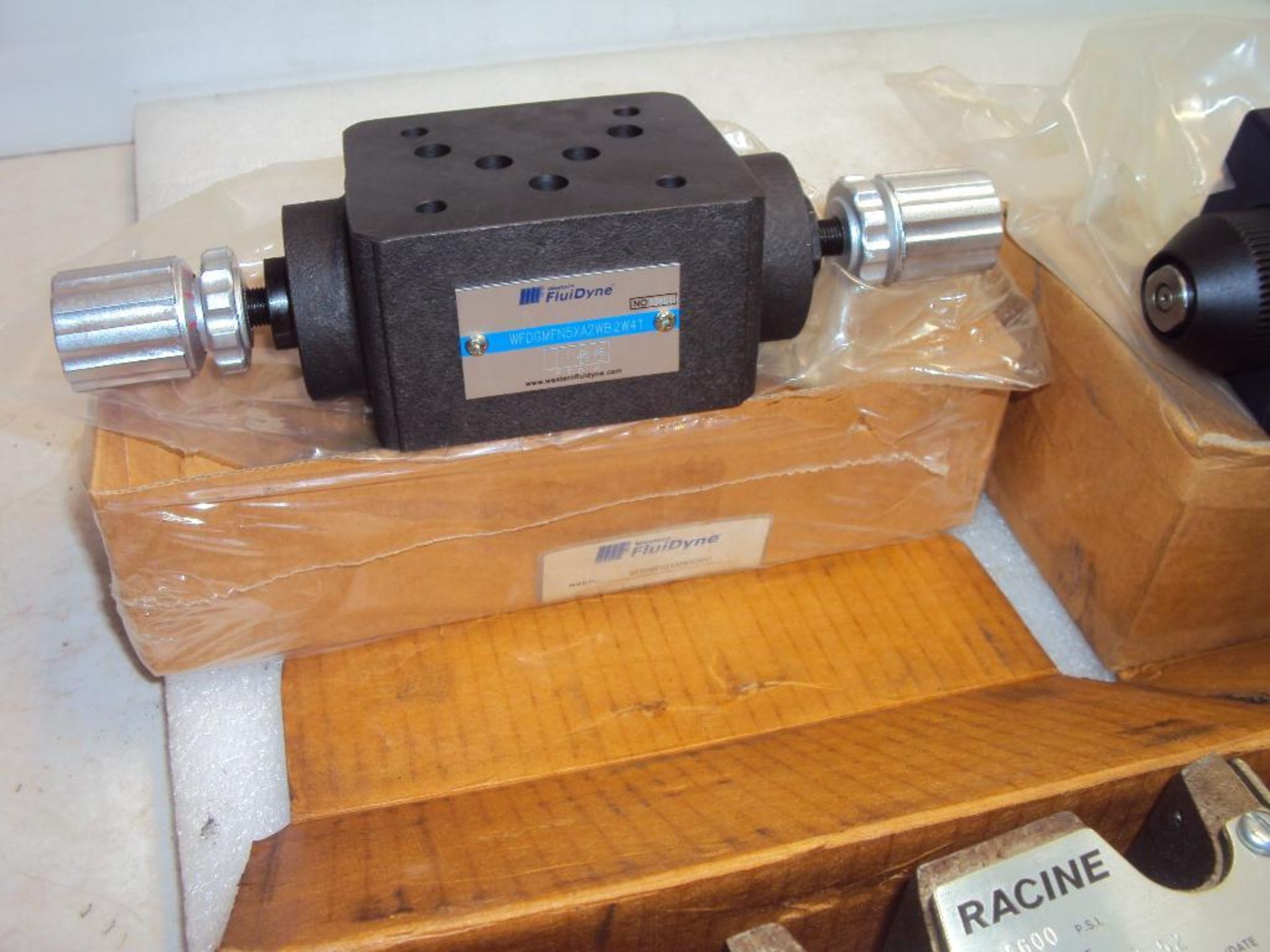 Assorted Hydraulic Control Valves - Image 4 of 5