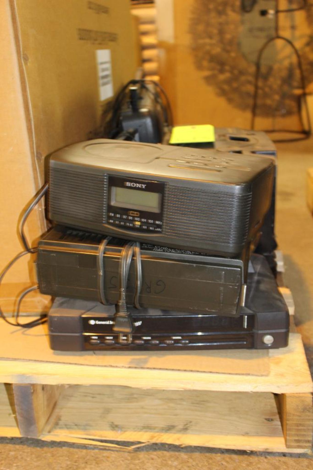 Lot of Assorted CD Players and Radios - Image 3 of 3