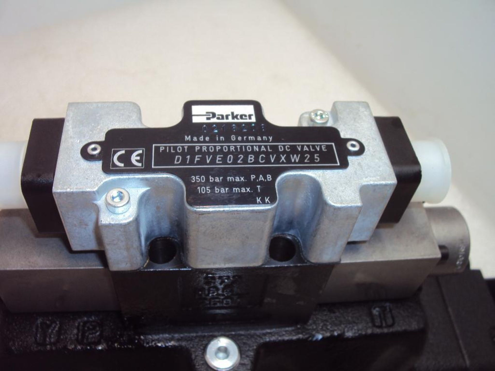 Parker D81FSE01E4NXW0 Hydraulic Proportional Directional Solenoid Valve - Image 3 of 6