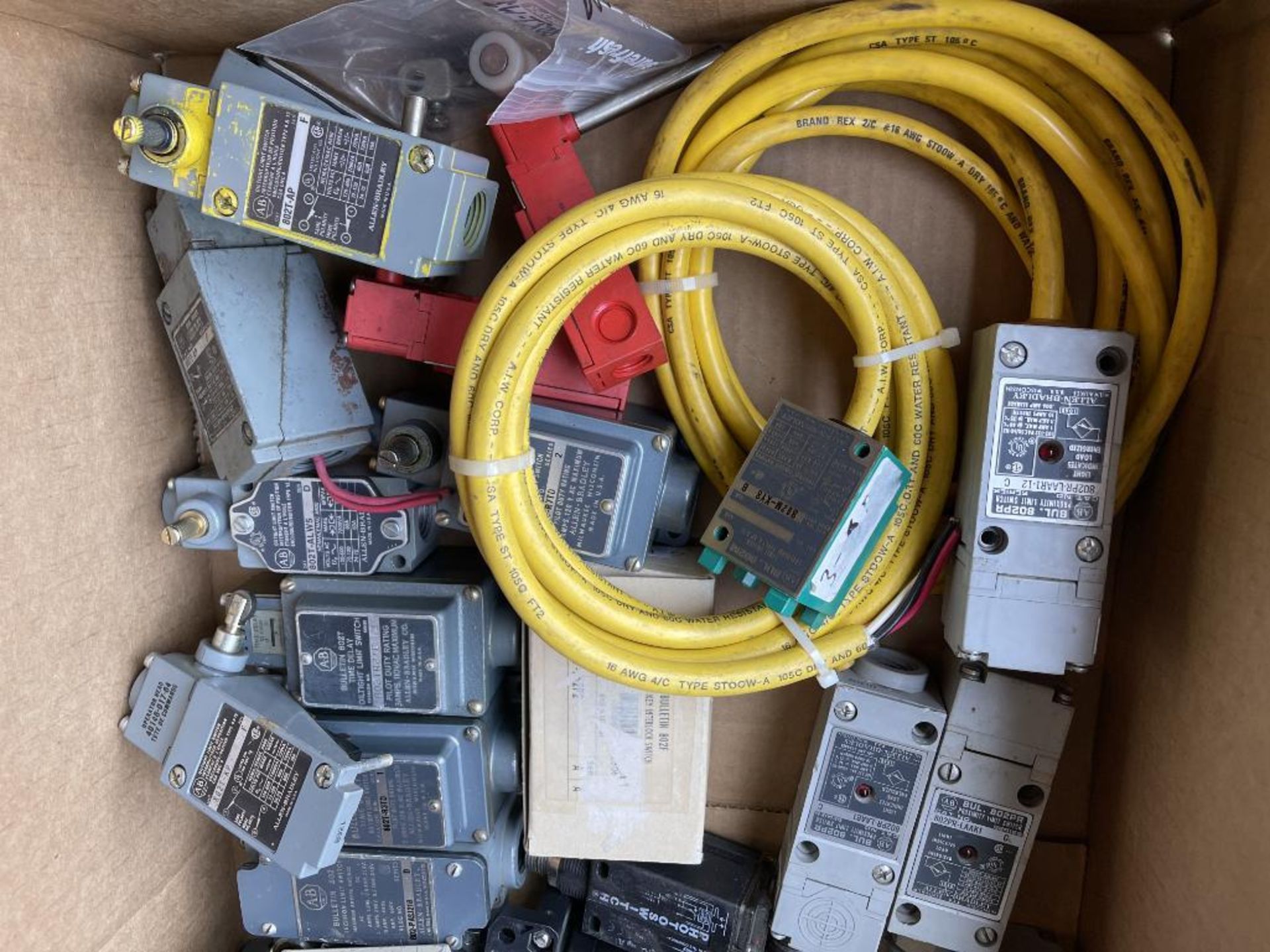 Lot Allen Bradley Limit Switch, Proximity Switch and Photoswitch - Image 2 of 3